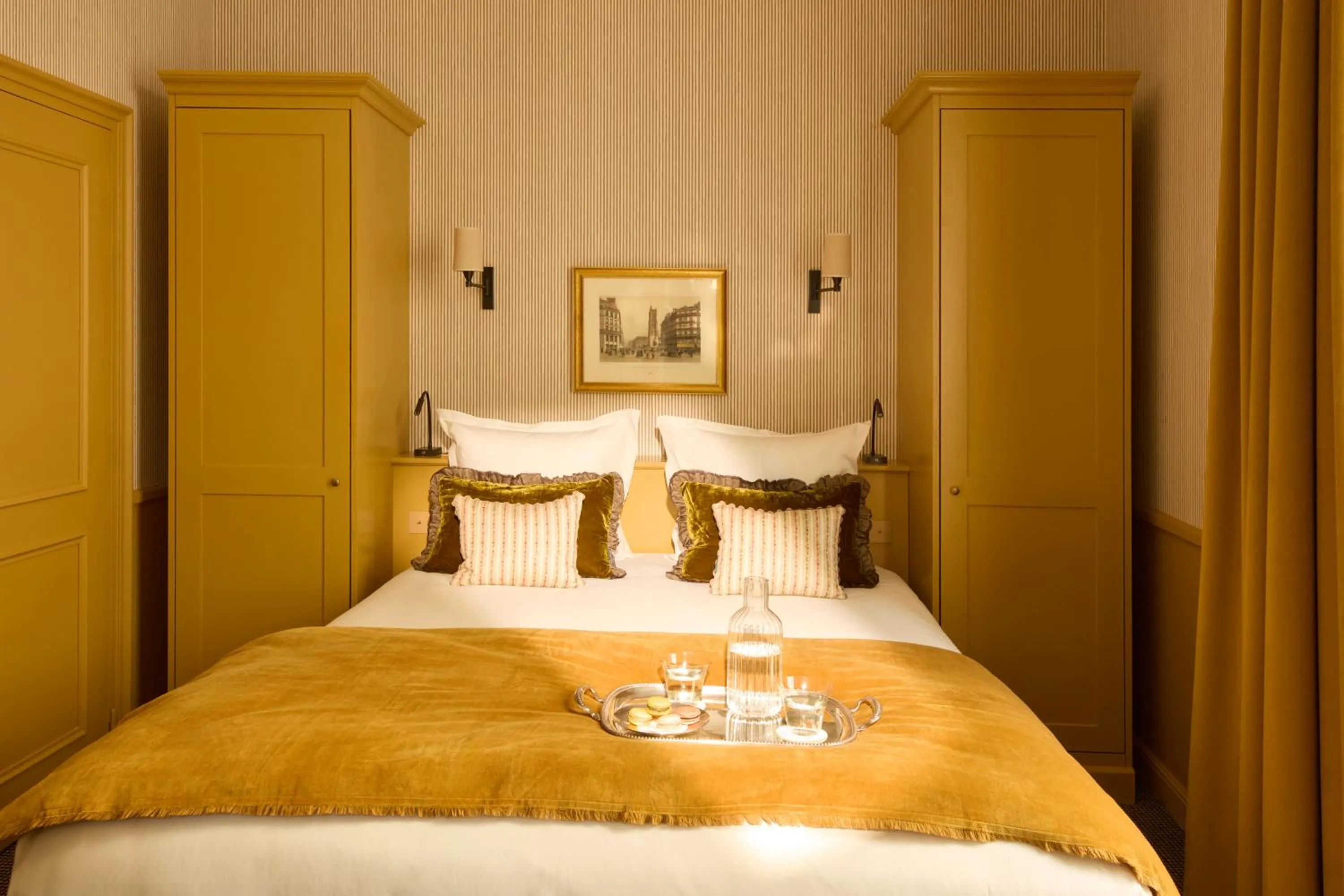Bed in Hotel des Orfèvres