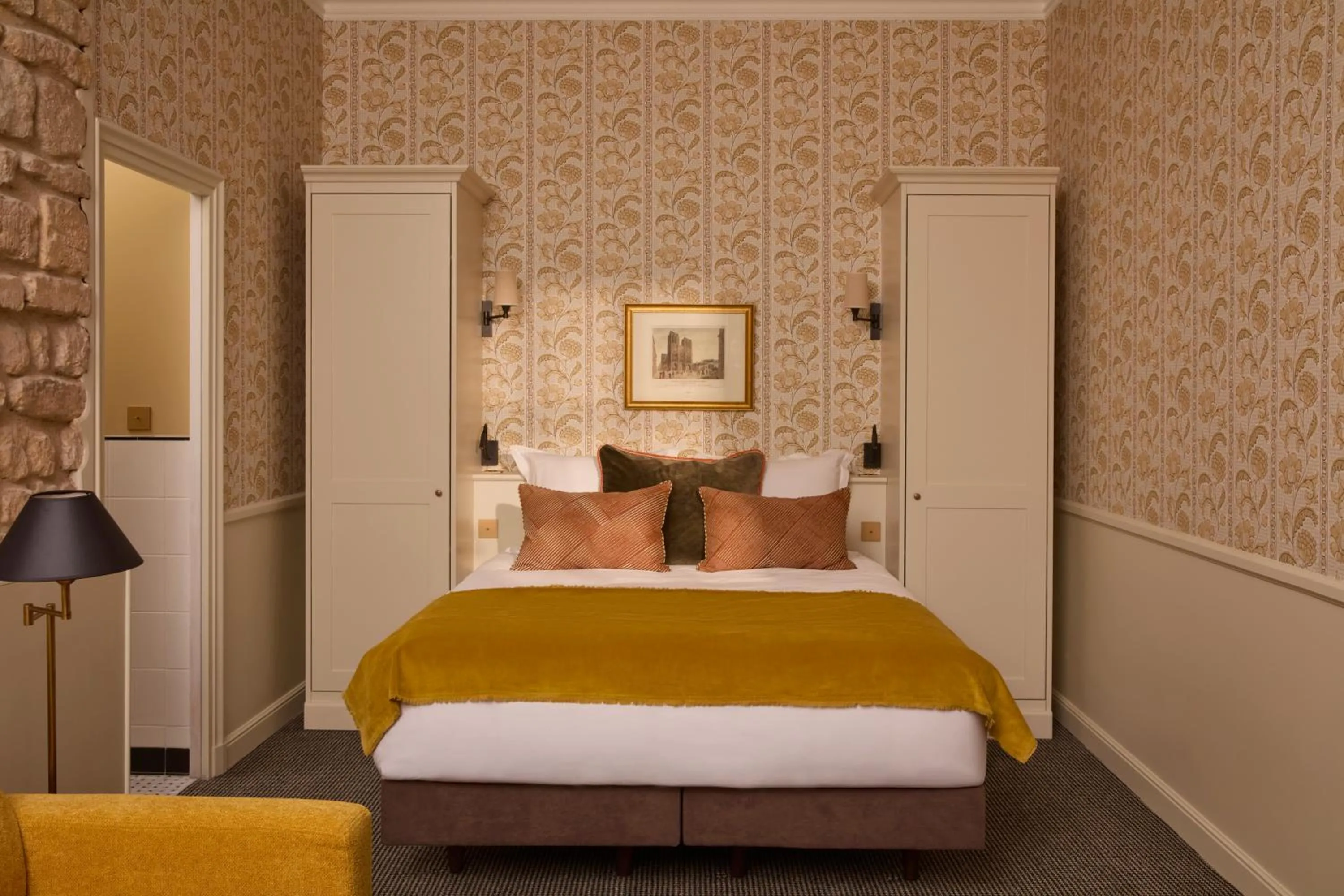 Bed in Hotel des Orfèvres