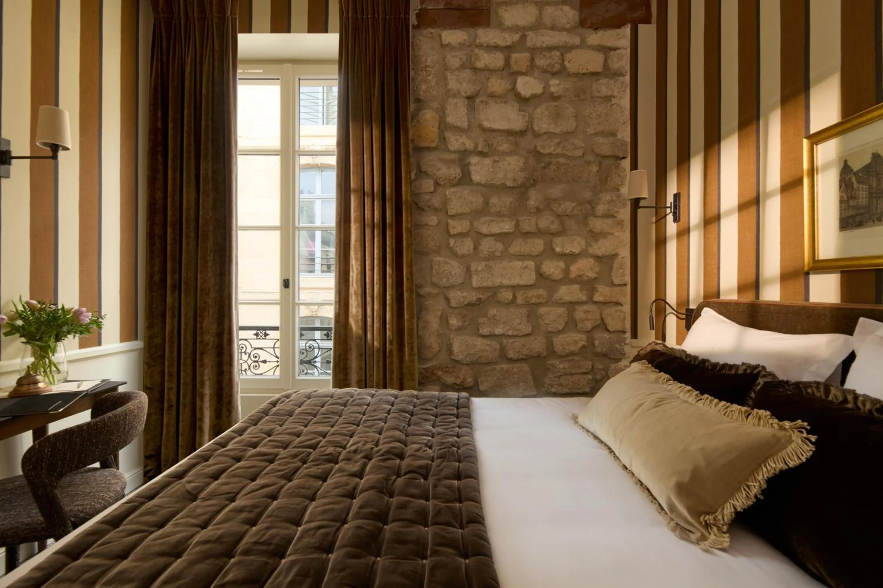 Bed in Hotel des Orfèvres