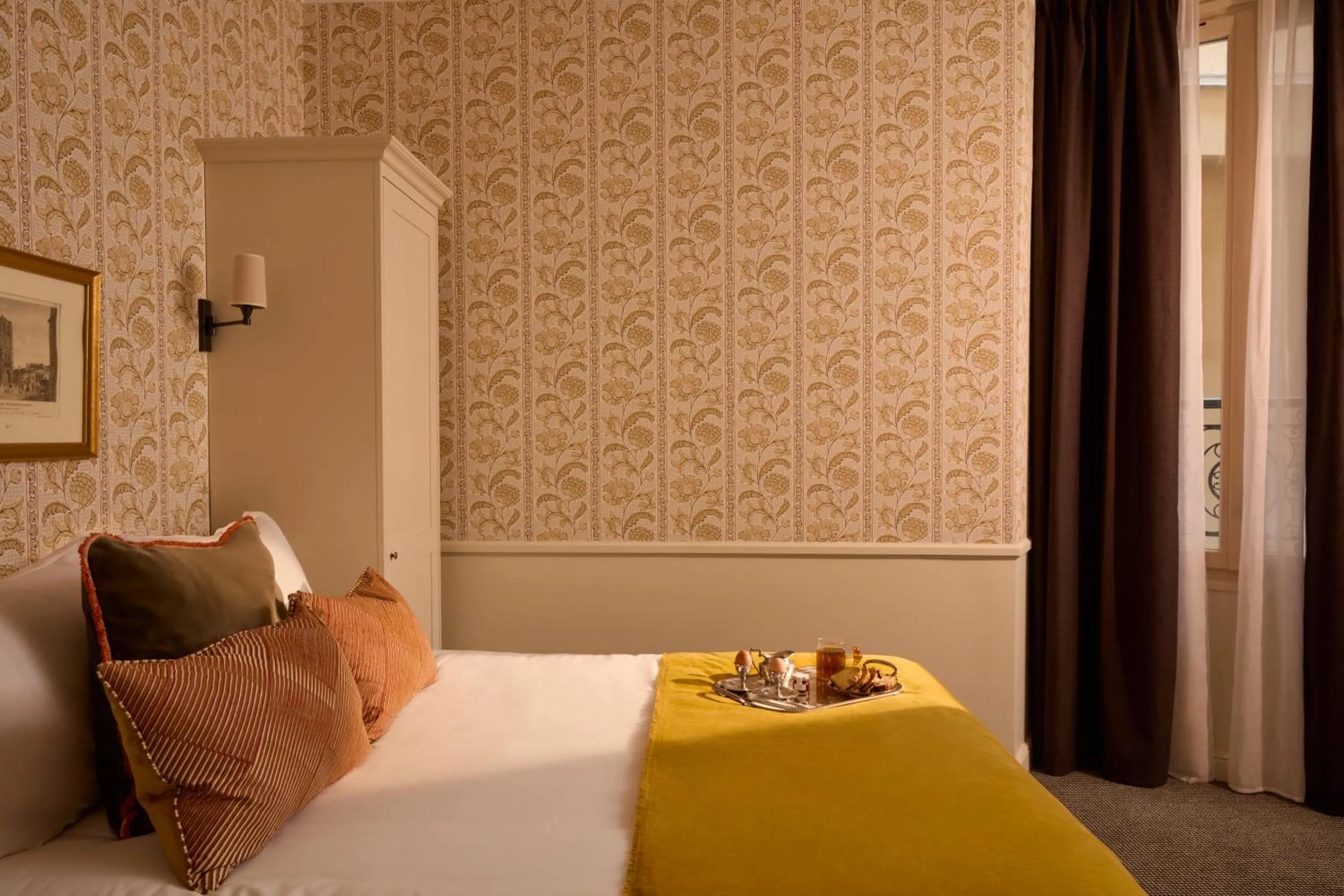 Bed in Hotel des Orfèvres