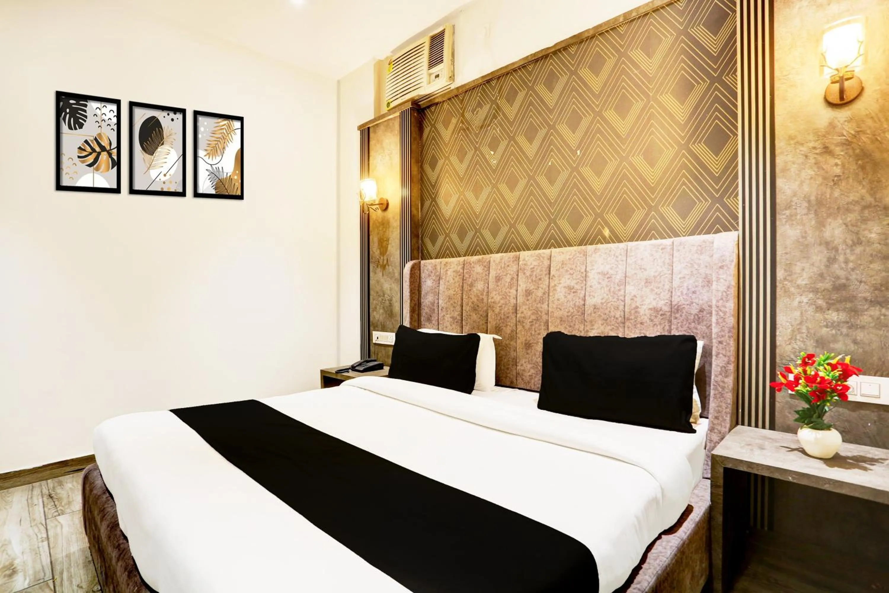 Bedroom, Bed in Super Collection O Amritsar Near Bus Stand