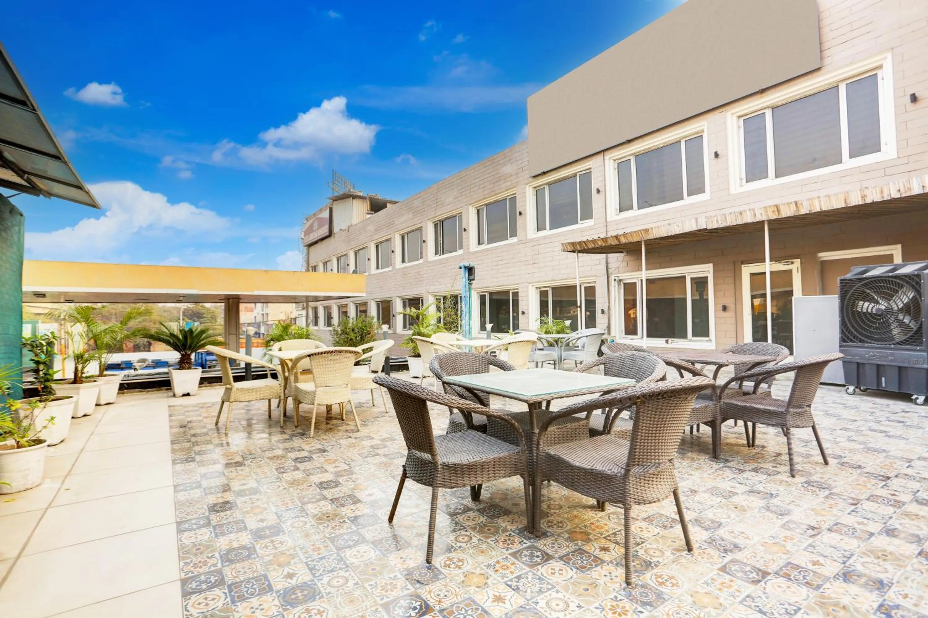 Restaurant/places to eat in Super Collection O Amritsar Near Bus Stand