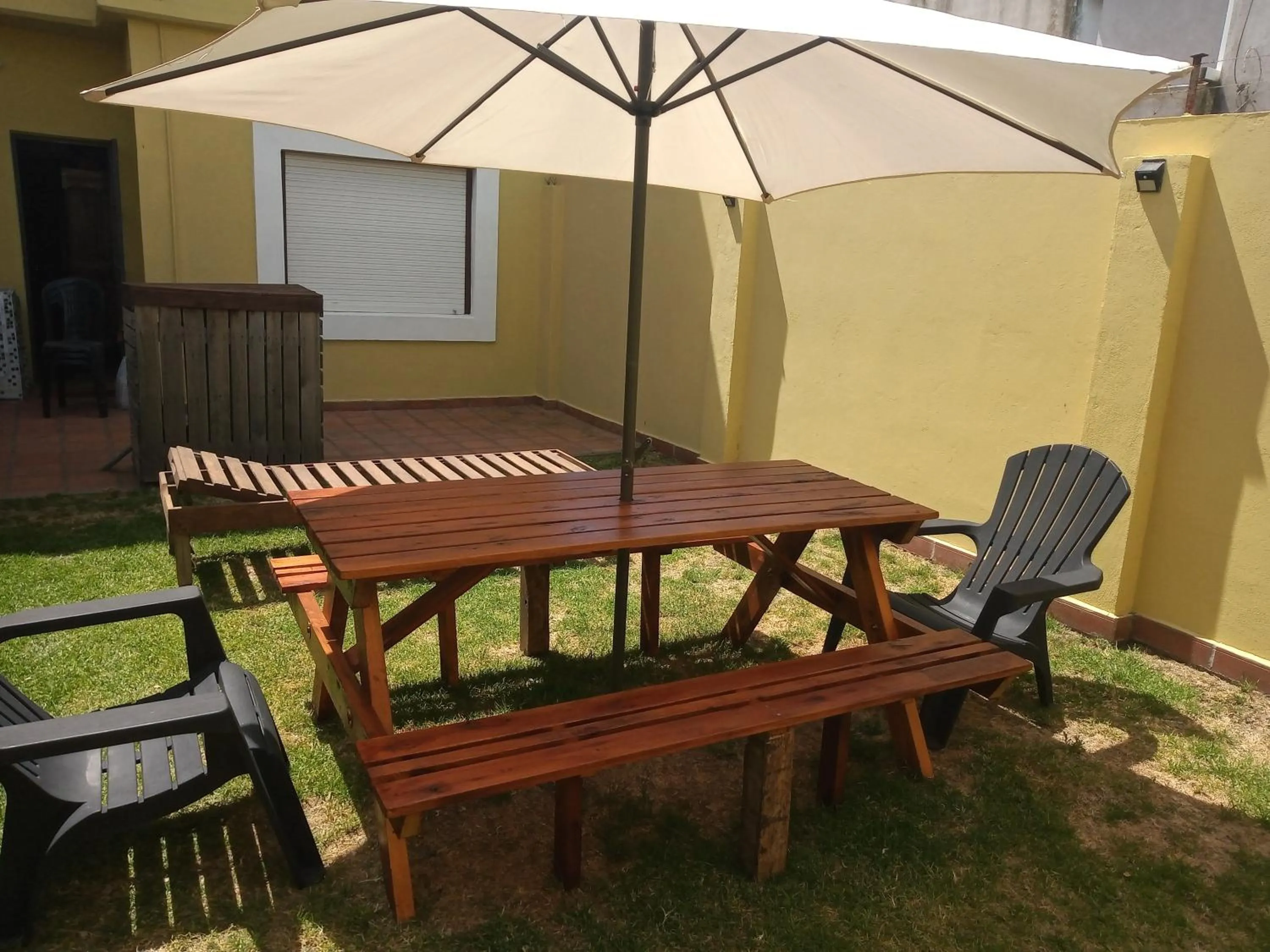 Patio in EL REFUGIO 1 CUADRA COSTA,COCHERAS, CALEFACCIÓN,PARRILLAS,ROPA DE CAMA,WIFI, IMPECABLE FARO MOGOTES SOLO PAREJAS y FAMILIAS