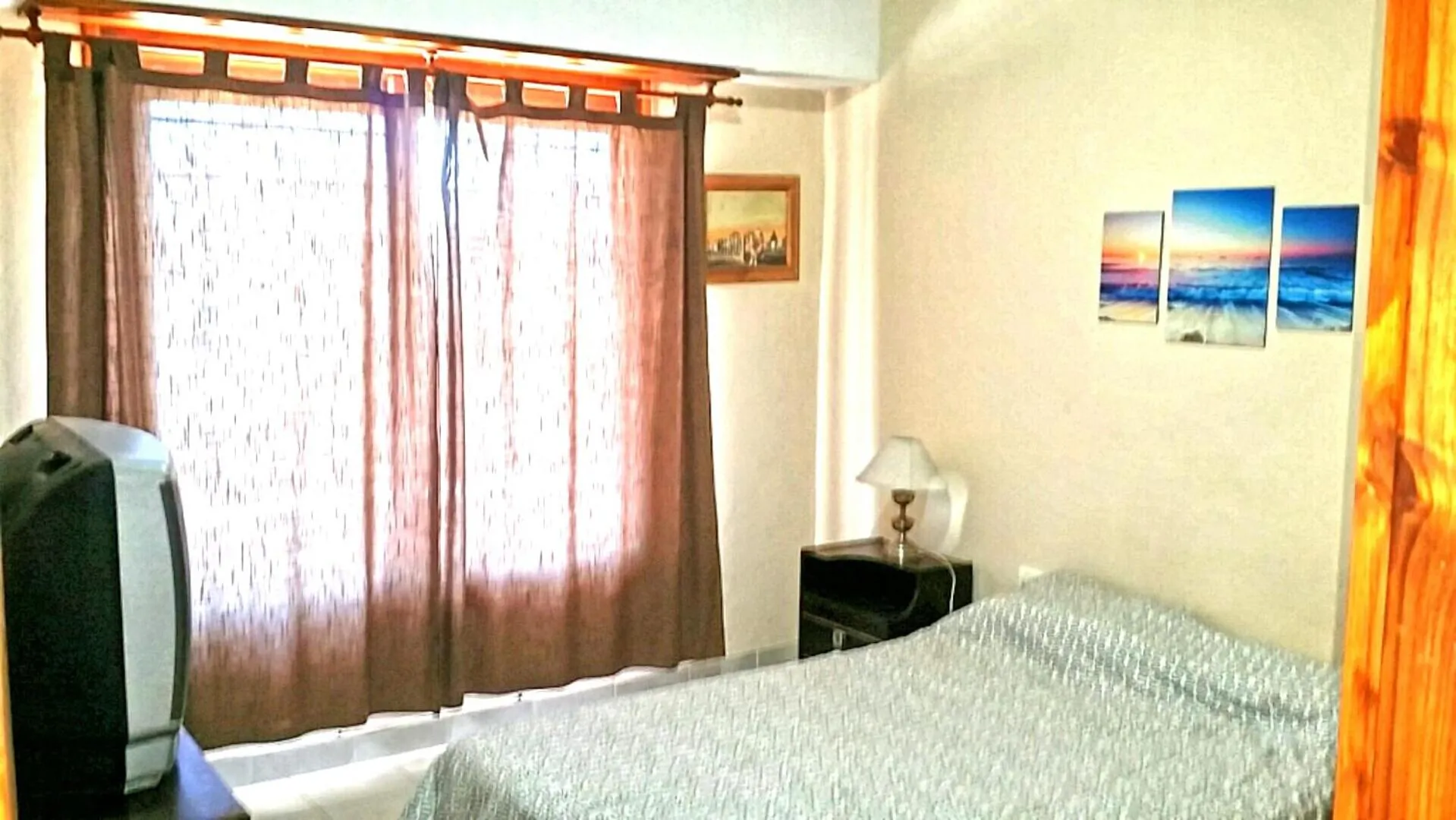 Bedroom in EL REFUGIO 1 CUADRA COSTA,COCHERAS, CALEFACCIÓN,PARRILLAS,ROPA DE CAMA,WIFI, IMPECABLE FARO MOGOTES SOLO PAREJAS y FAMILIAS
