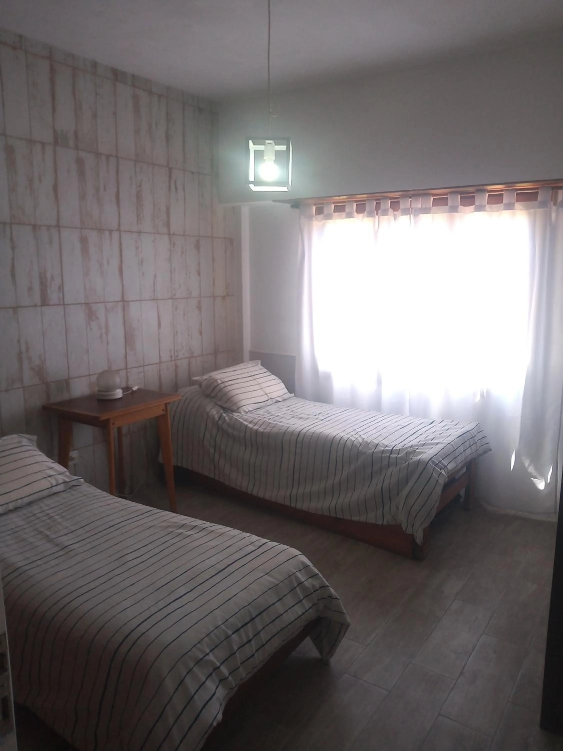 Bed in EL REFUGIO 1 CUADRA COSTA,COCHERAS, CALEFACCIÓN,PARRILLAS,ROPA DE CAMA,WIFI, IMPECABLE FARO MOGOTES SOLO PAREJAS y FAMILIAS