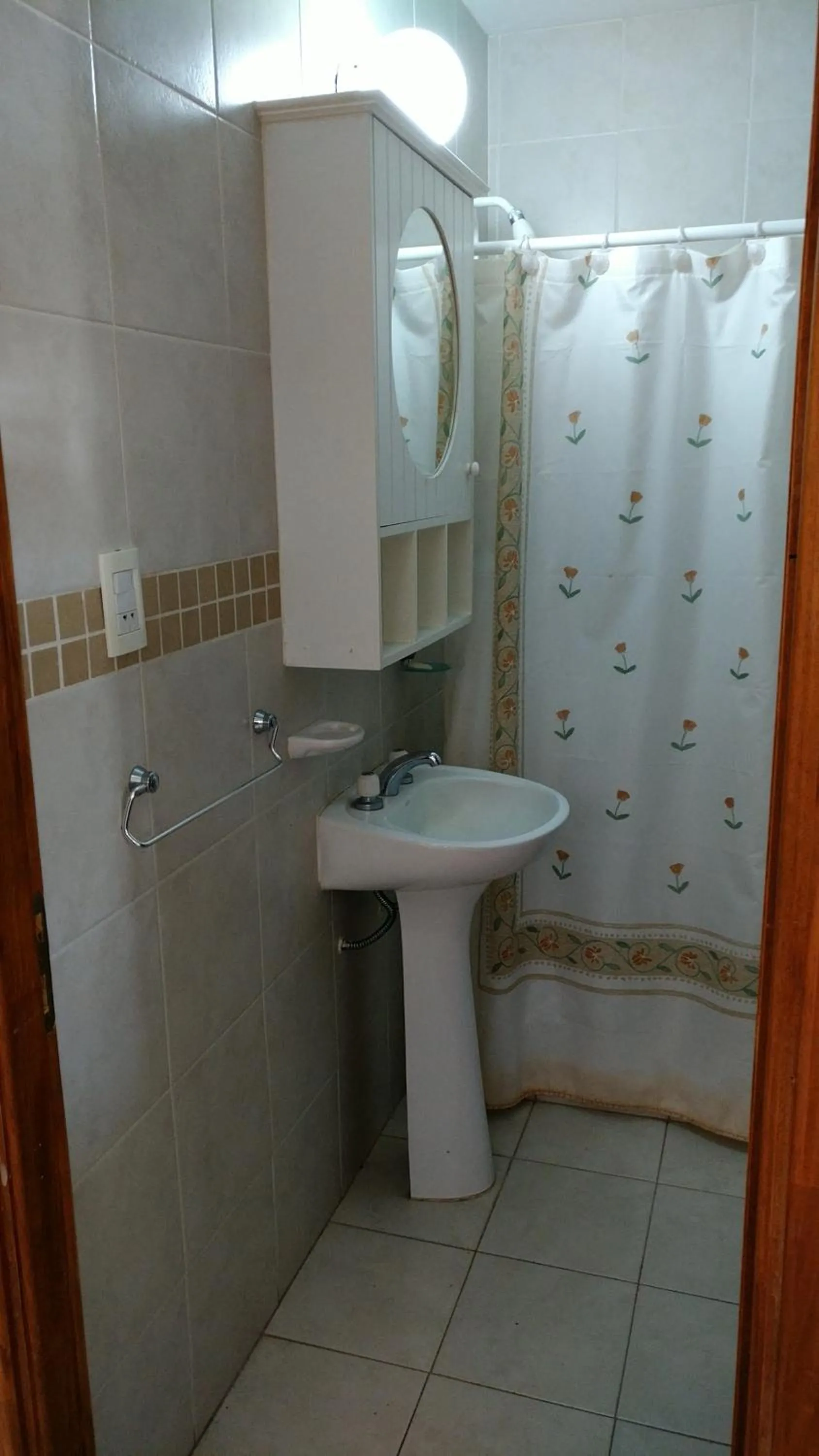 Bathroom in EL REFUGIO 1 CUADRA COSTA,COCHERAS, CALEFACCIÓN,PARRILLAS,ROPA DE CAMA,WIFI, IMPECABLE FARO MOGOTES SOLO PAREJAS y FAMILIAS