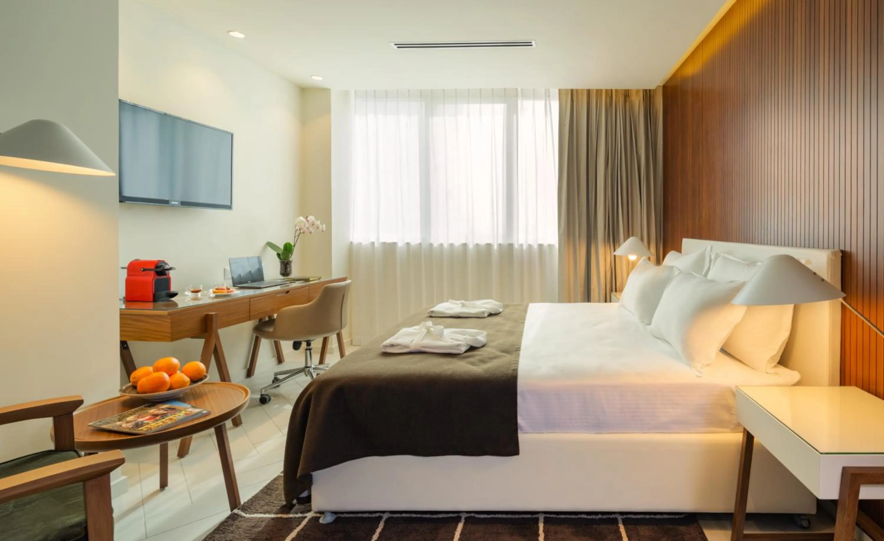 Photo of the whole room, Bed in Prima Millennium