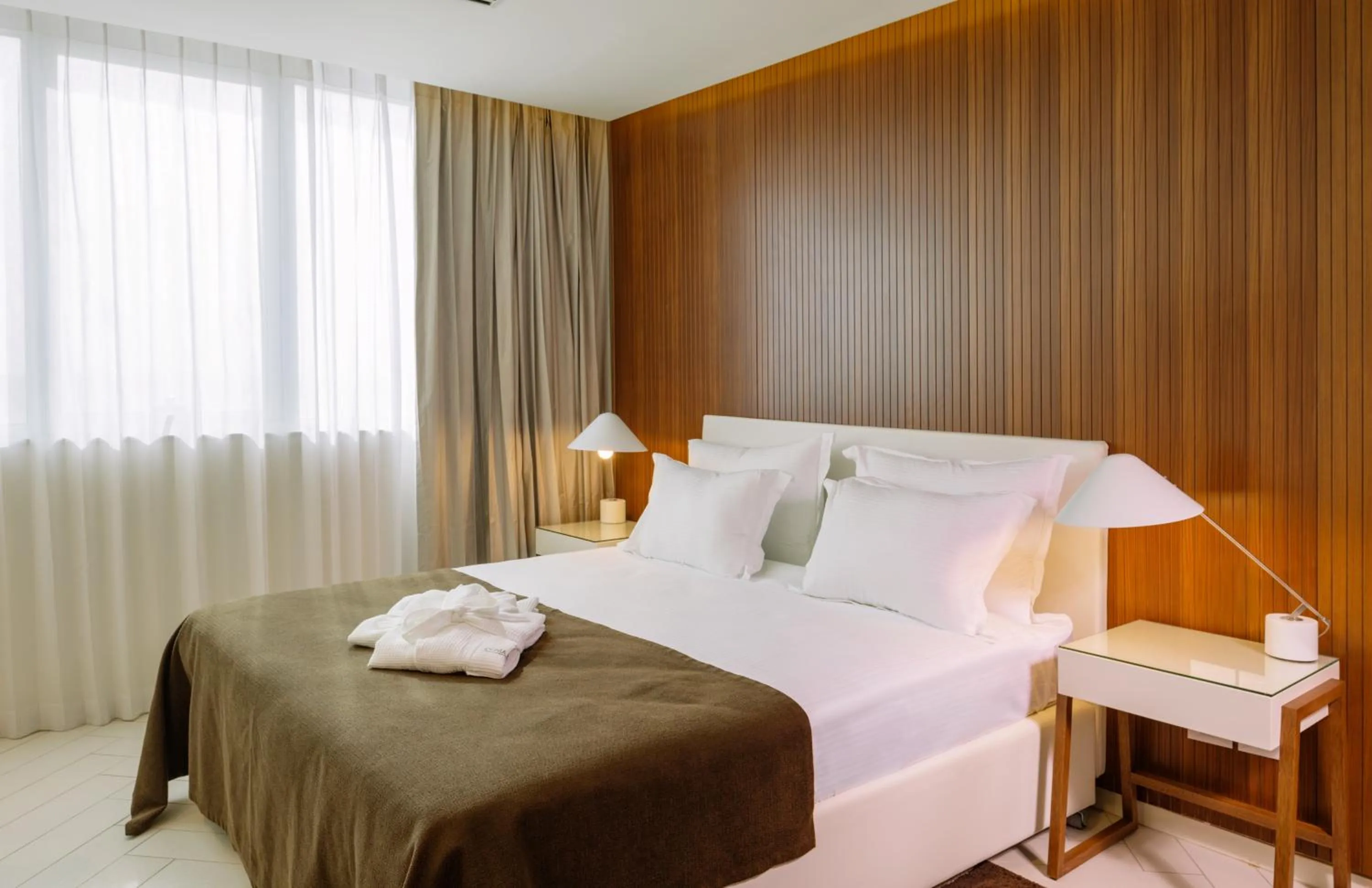 Photo of the whole room, Bed in Prima Millennium