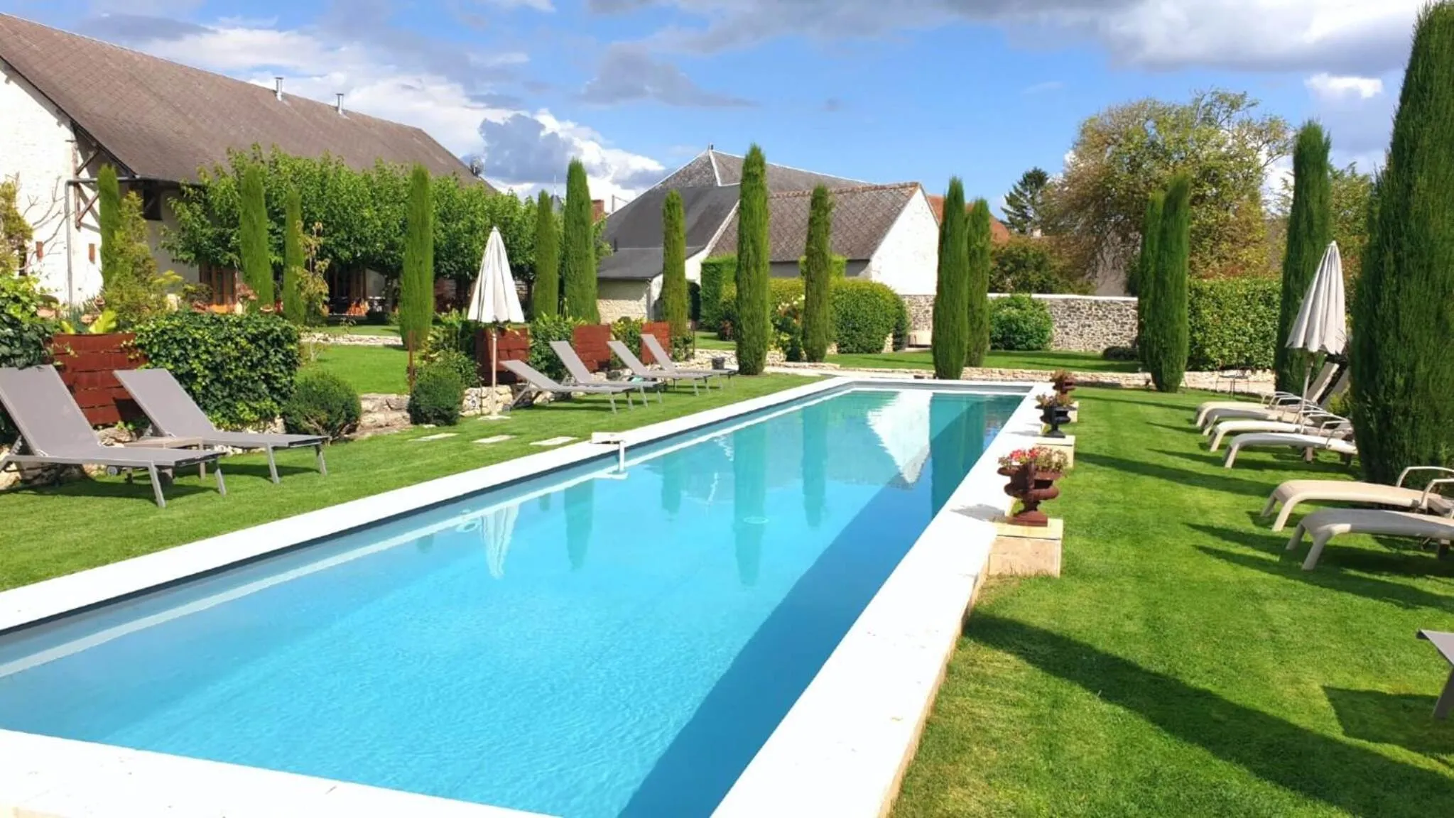 Pool view in Les Loges de Saint Eloi