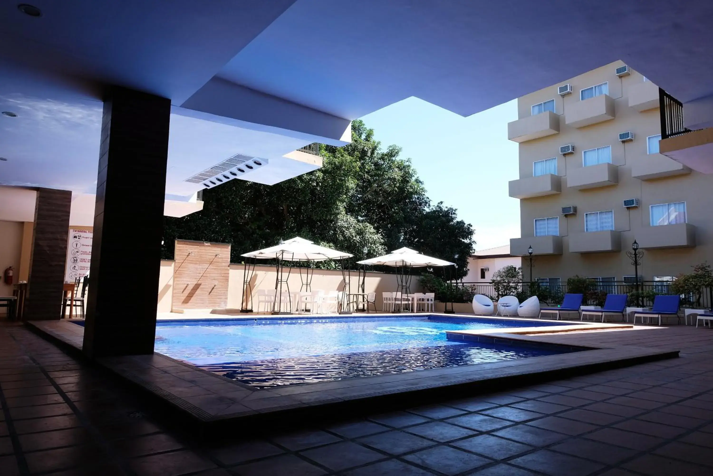 Swimming pool in Sierra Hotel Swimming pool in Sierra Hotel
