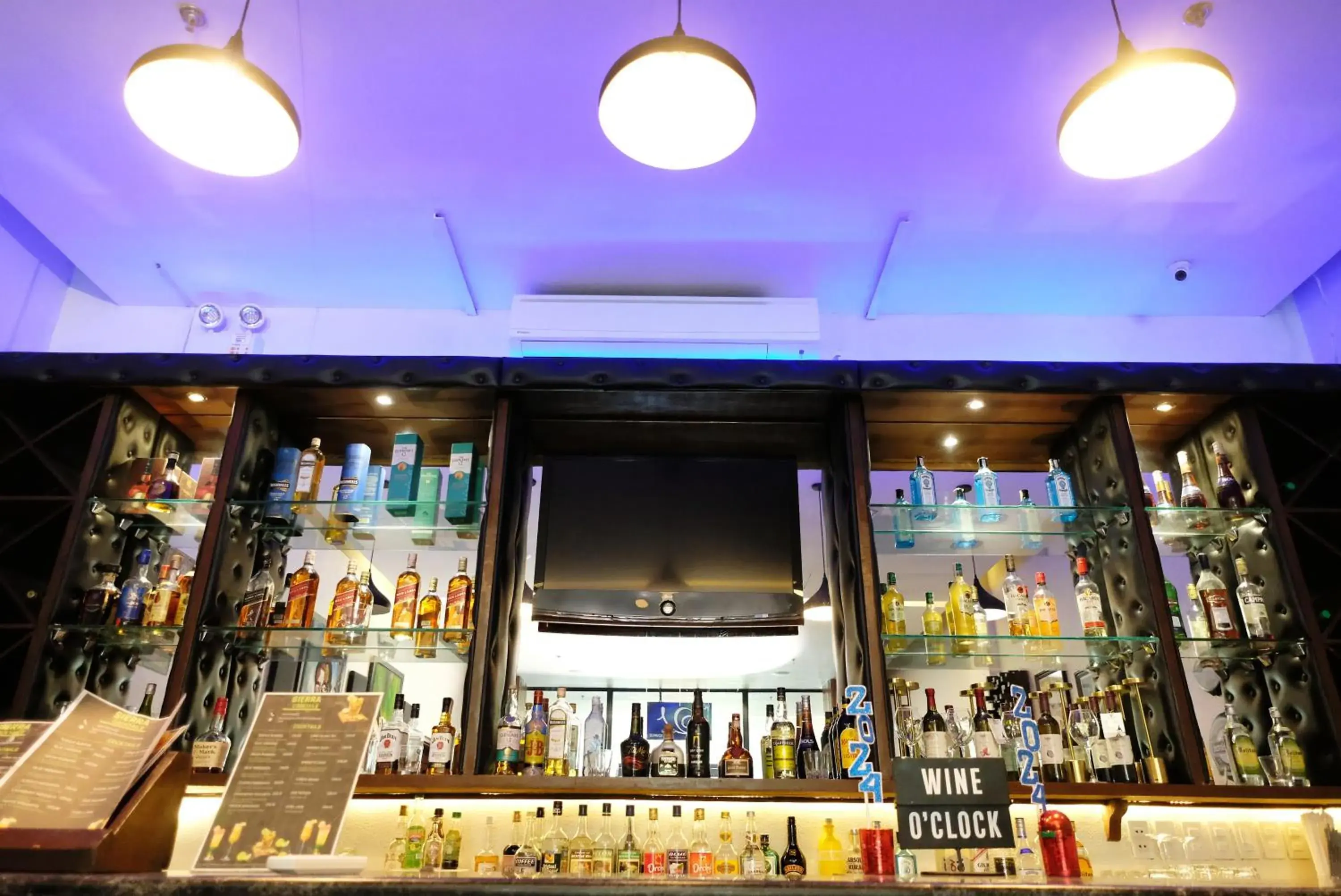 Lounge or bar in Sierra Hotel Lounge or bar in Sierra Hotel