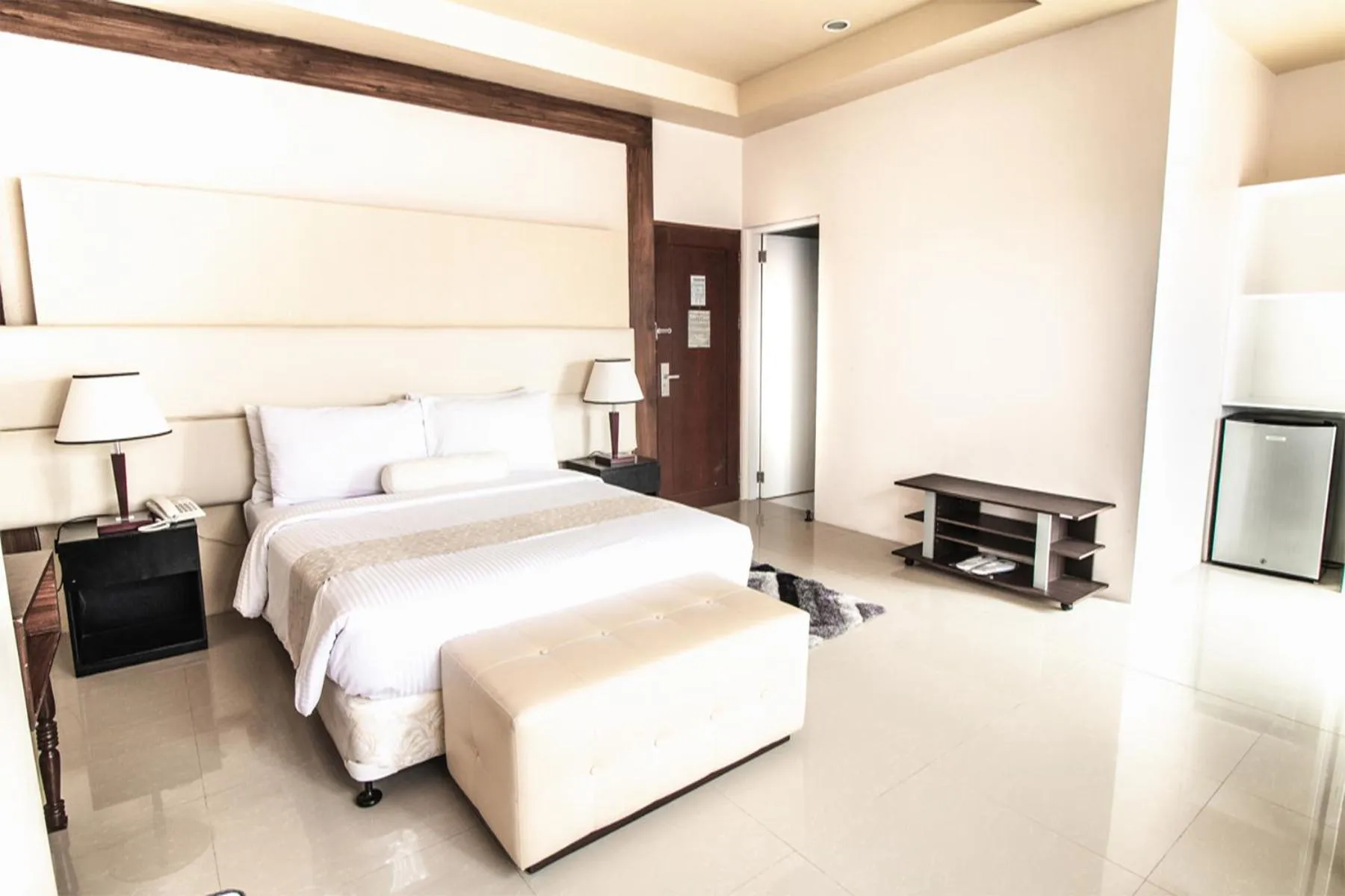 Bedroom, Bed in Sierra Hotel