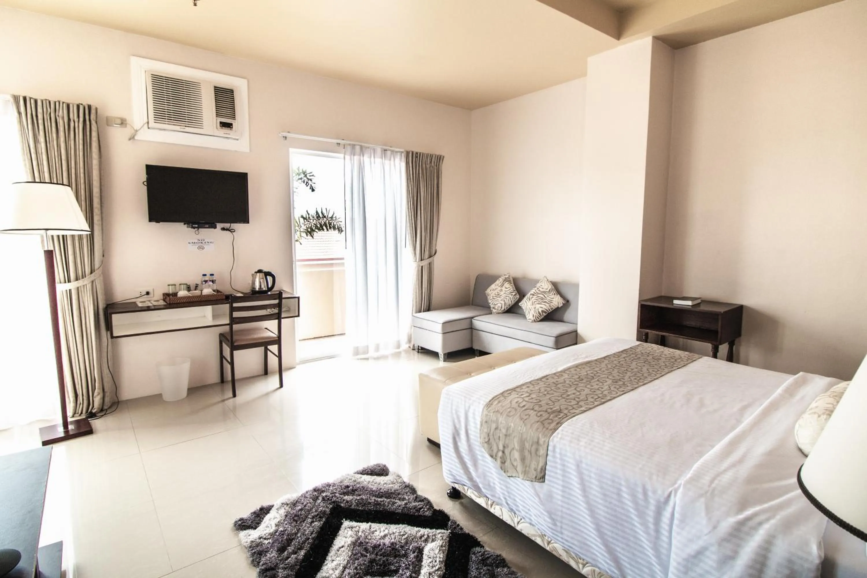 TV and multimedia, Bed in Sierra Hotel