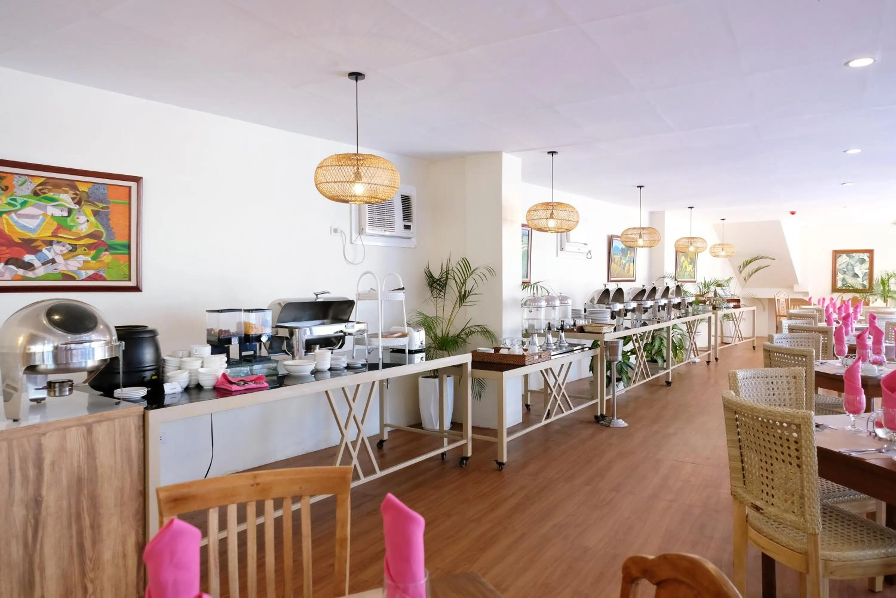 Restaurant/places to eat in Sierra Hotel