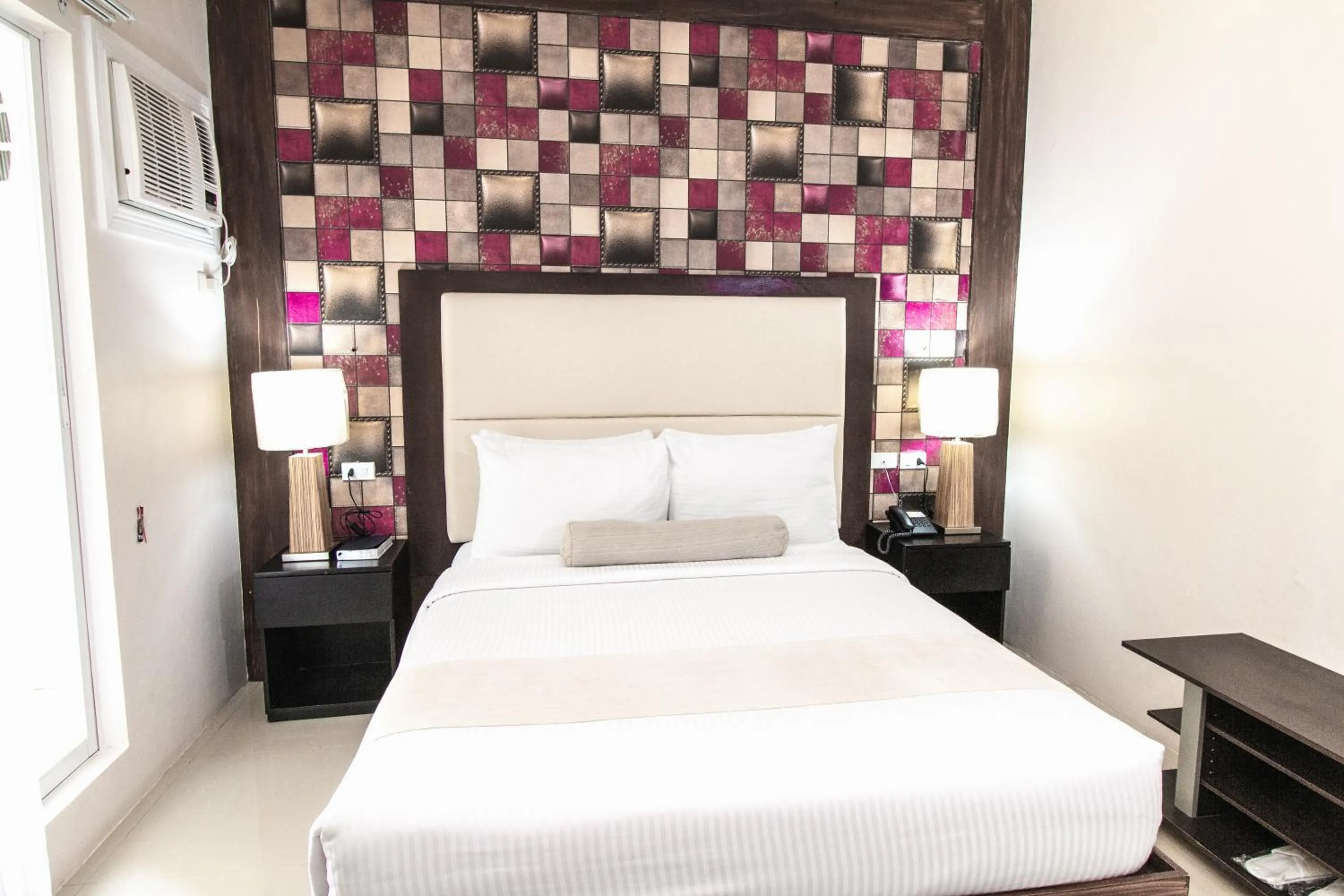 Bedroom, Bed in Sierra Hotel