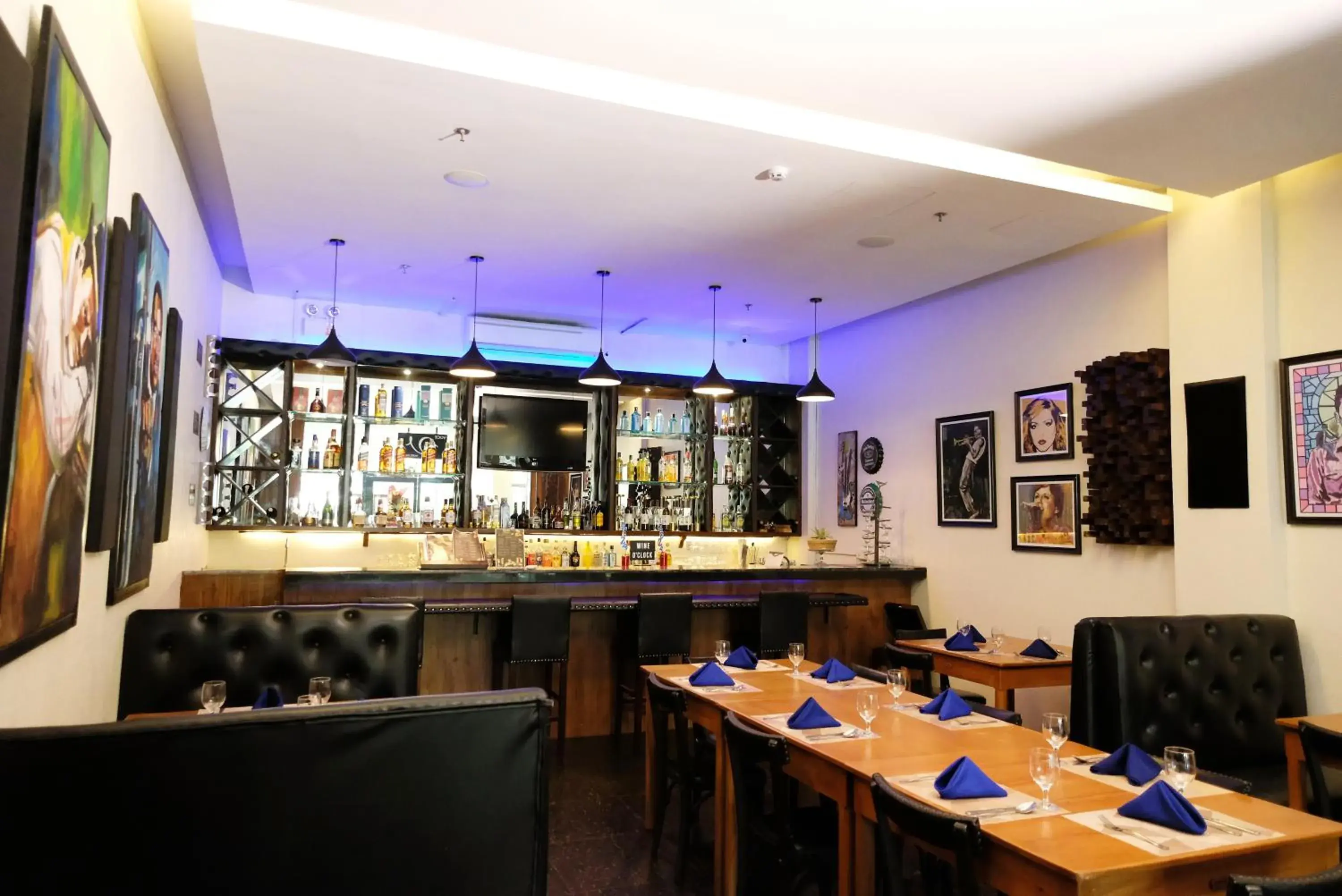 Lounge or bar in Sierra Hotel Lounge or bar in Sierra Hotel