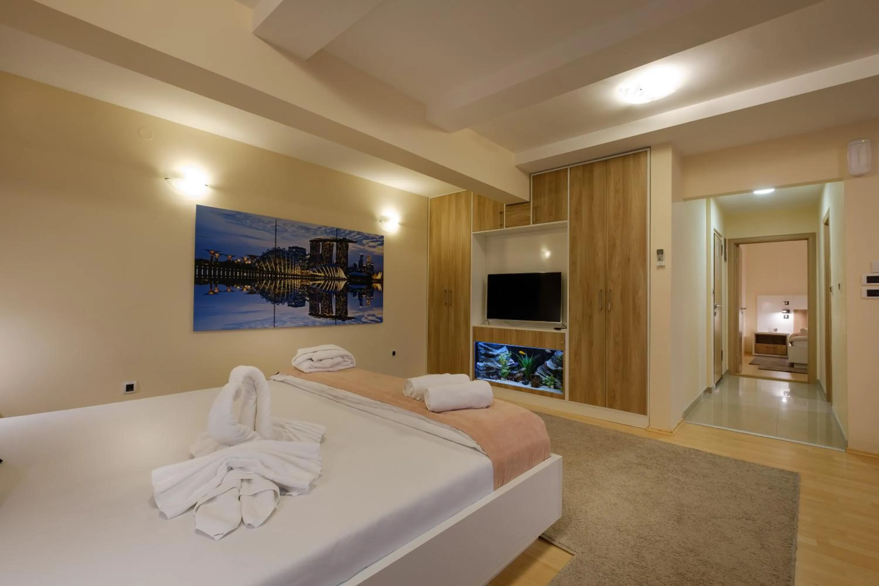 Bed in Airport Hotel Garni