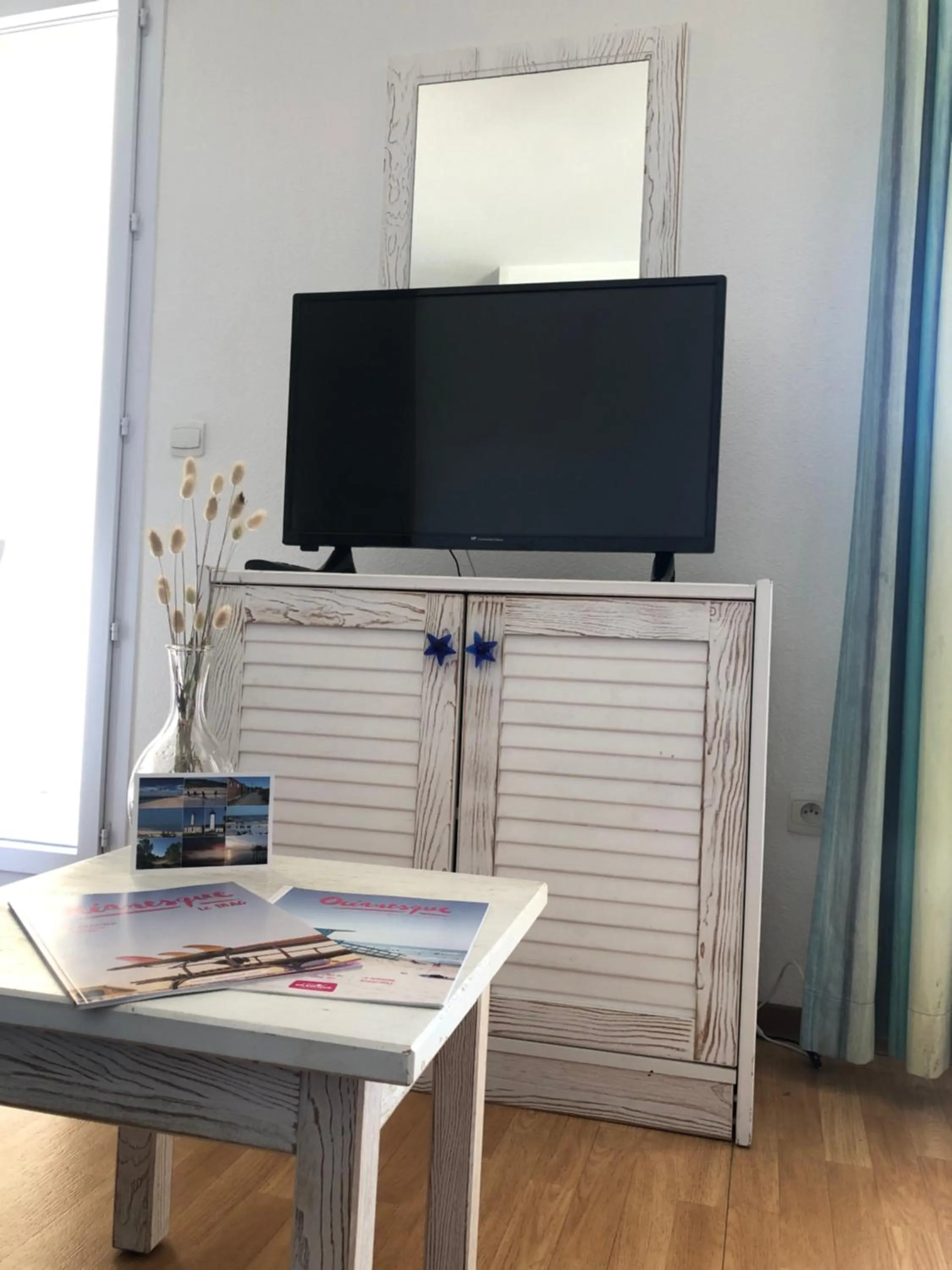 Communal lounge/ TV room in Résidence les Alcyons