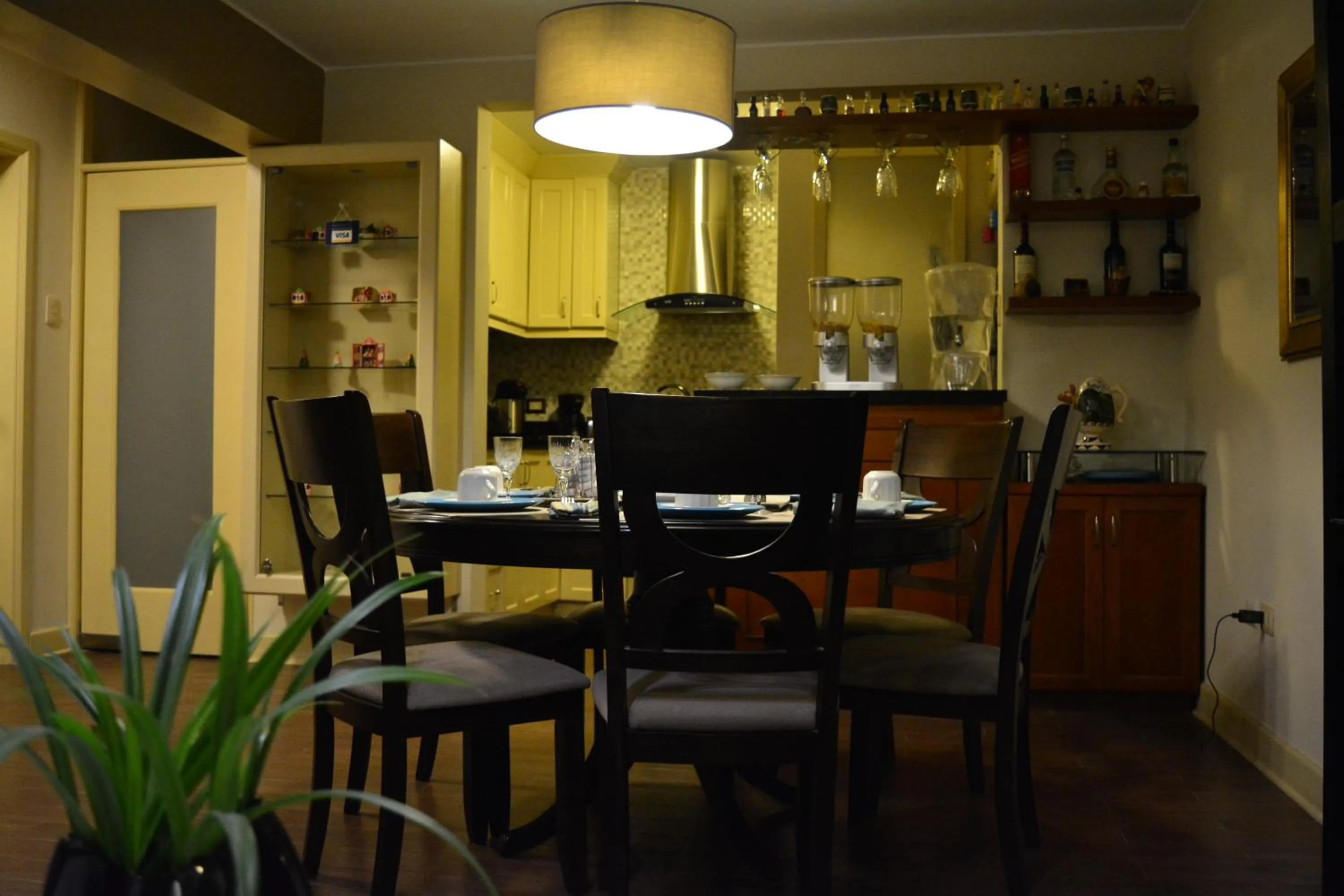 Dining area in Kangaroo Wasi Airport Bed & Breakfast