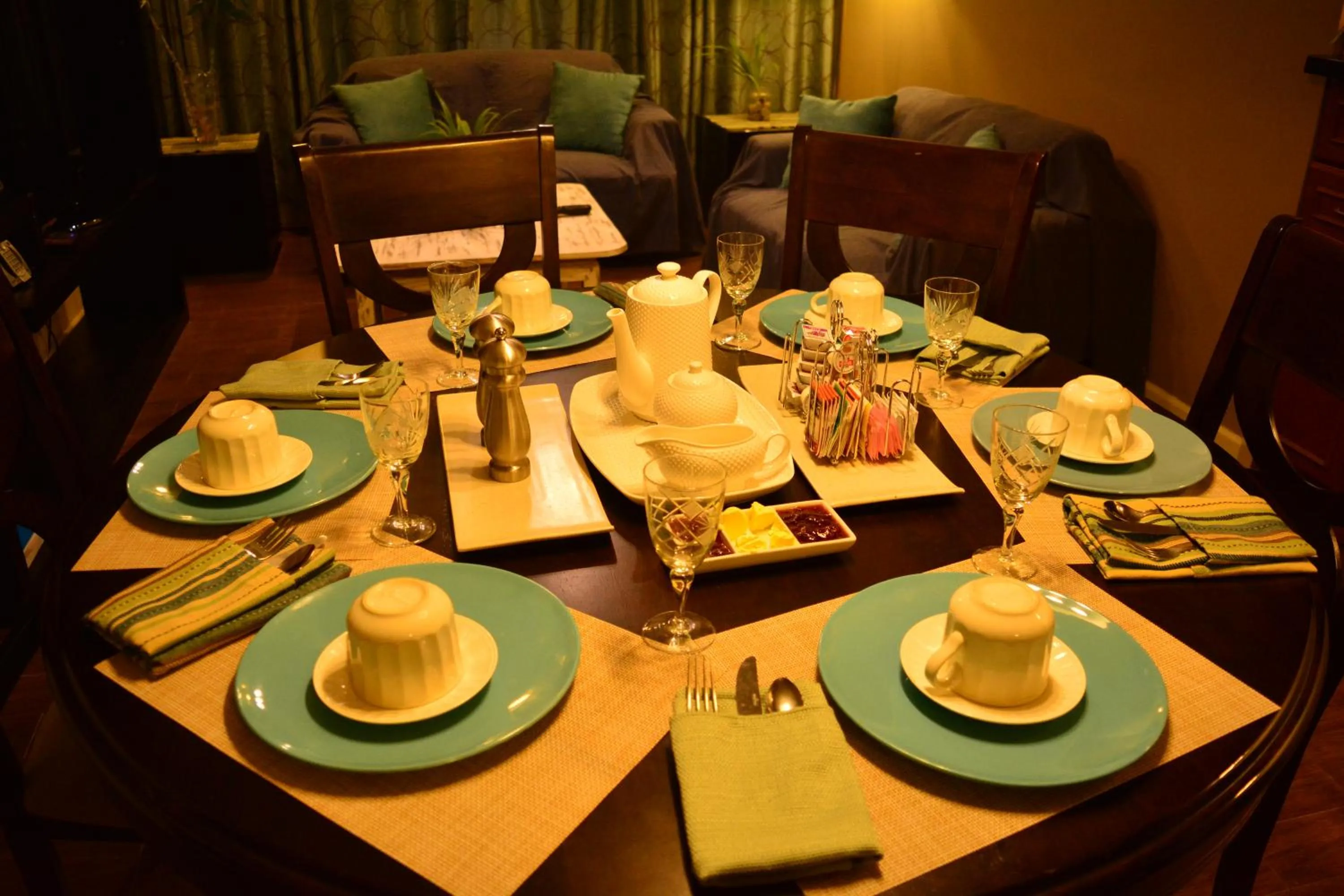 Communal lounge/ TV room in Kangaroo Wasi Airport Bed & Breakfast