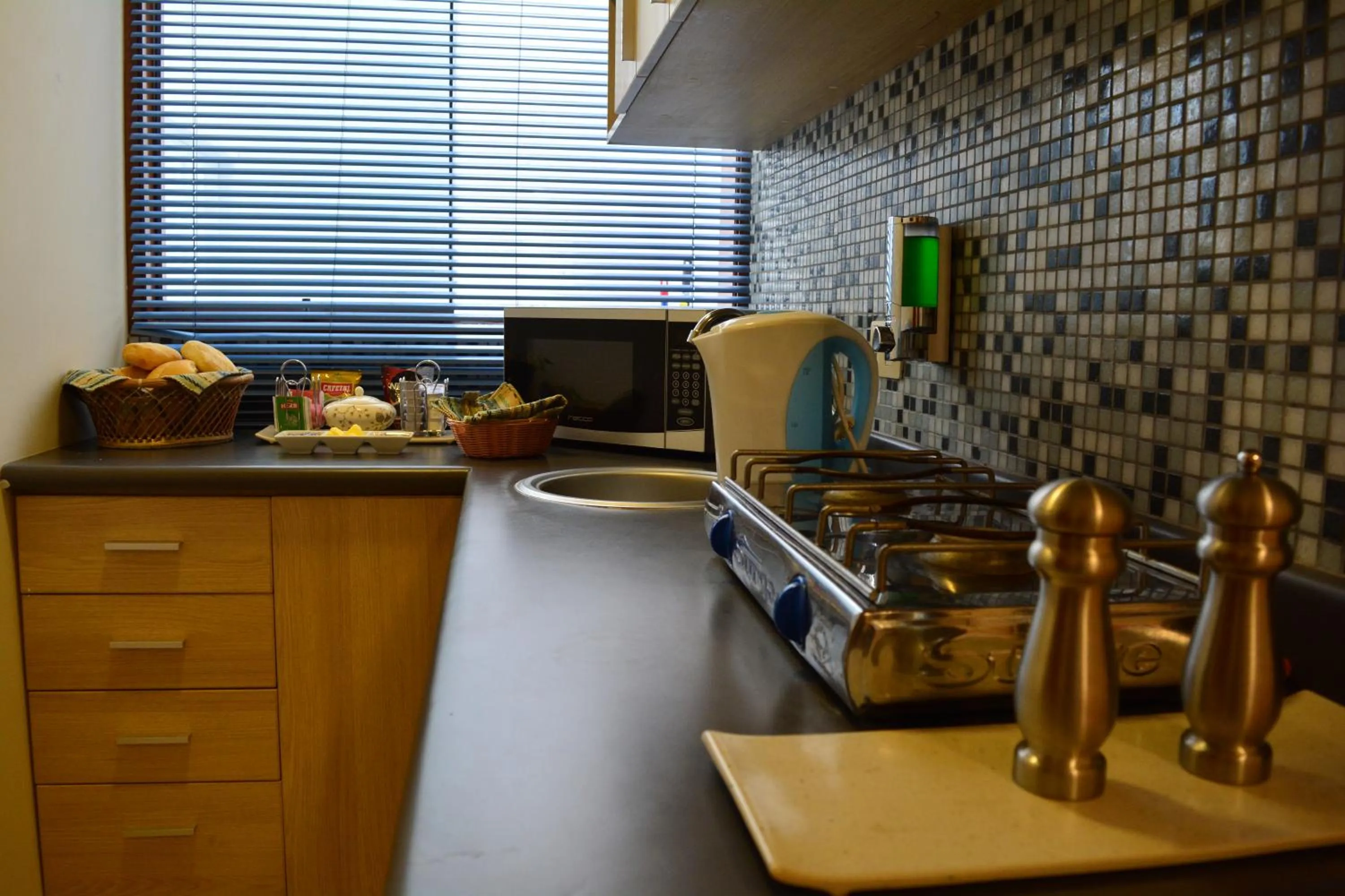 Kitchen or kitchenette in Kangaroo Wasi Airport Bed & Breakfast