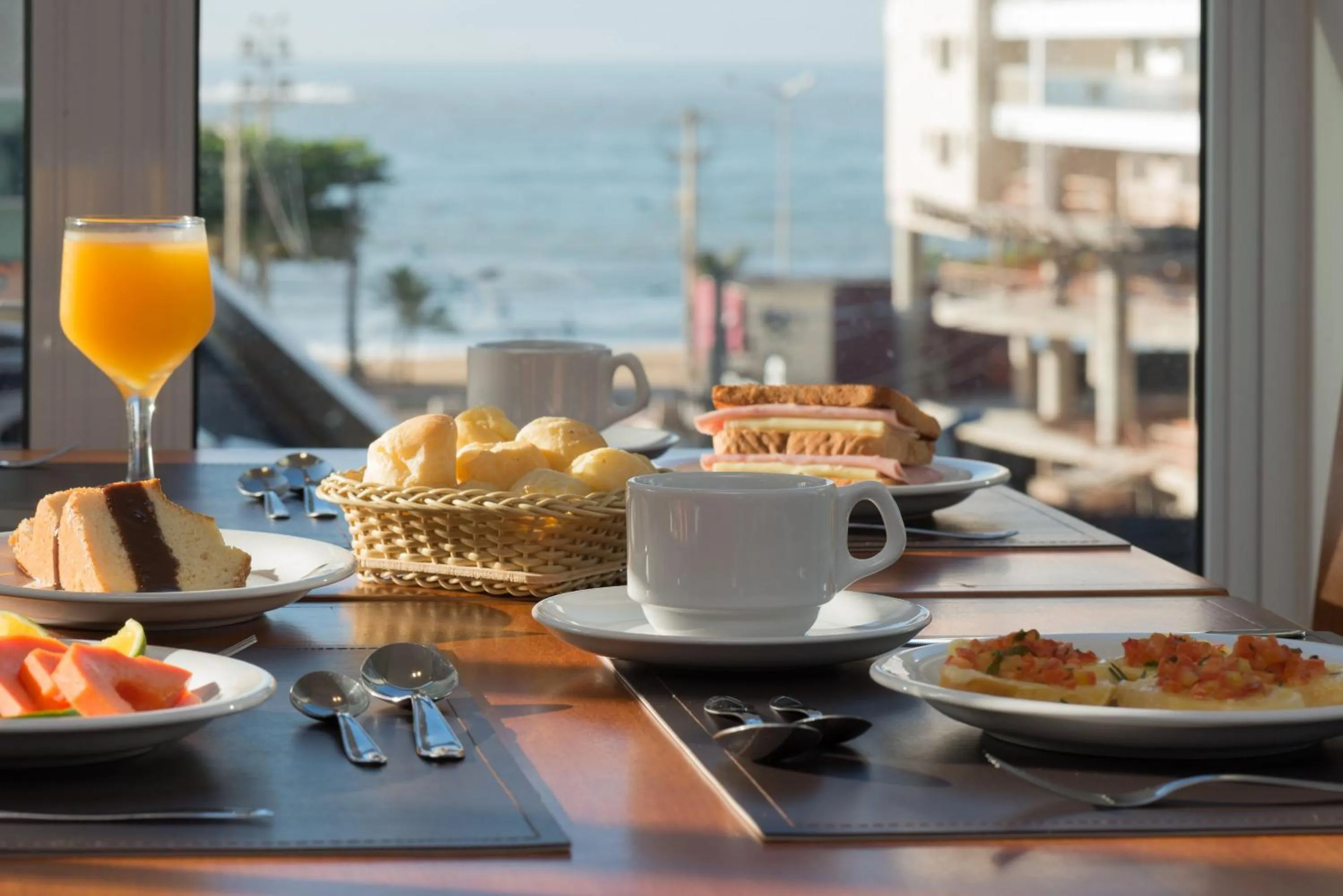 Restaurant/places to eat in Tulip Inn Vila Velha