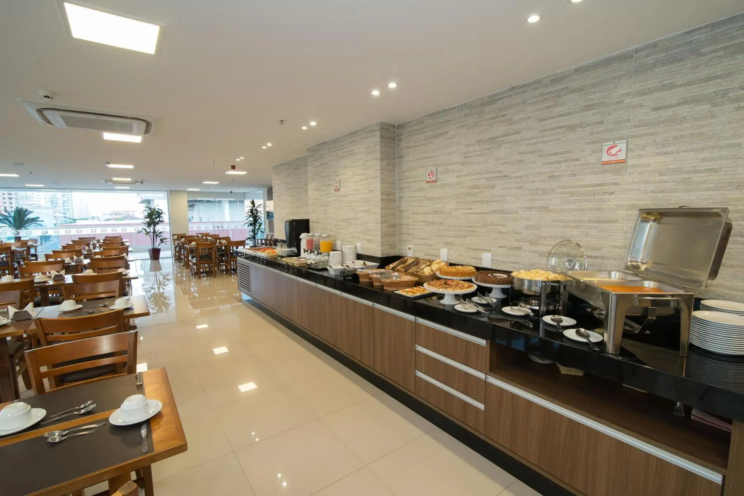 Restaurant/places to eat in Tulip Inn Vila Velha Restaurant/places to eat in Tulip Inn Vila Velha