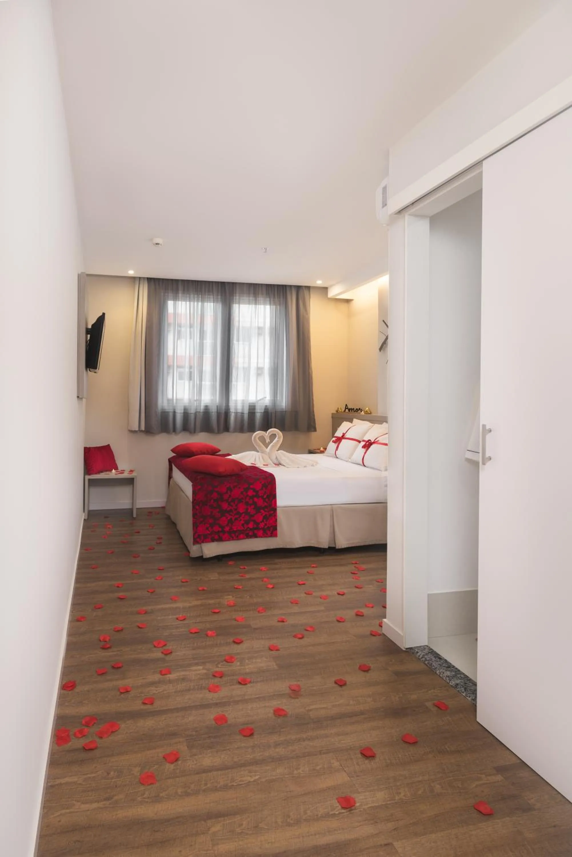 Photo of the whole room, Bed in Tulip Inn Vila Velha