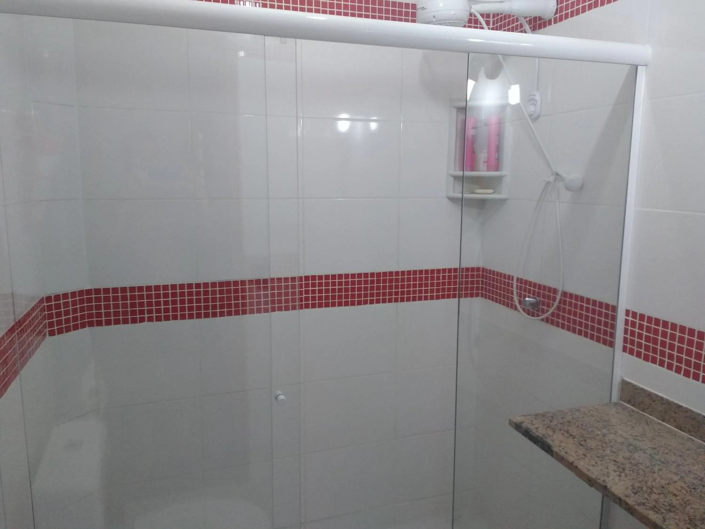Bathroom in Casa 4 quartos Condomínio em Frente a Praia Grande