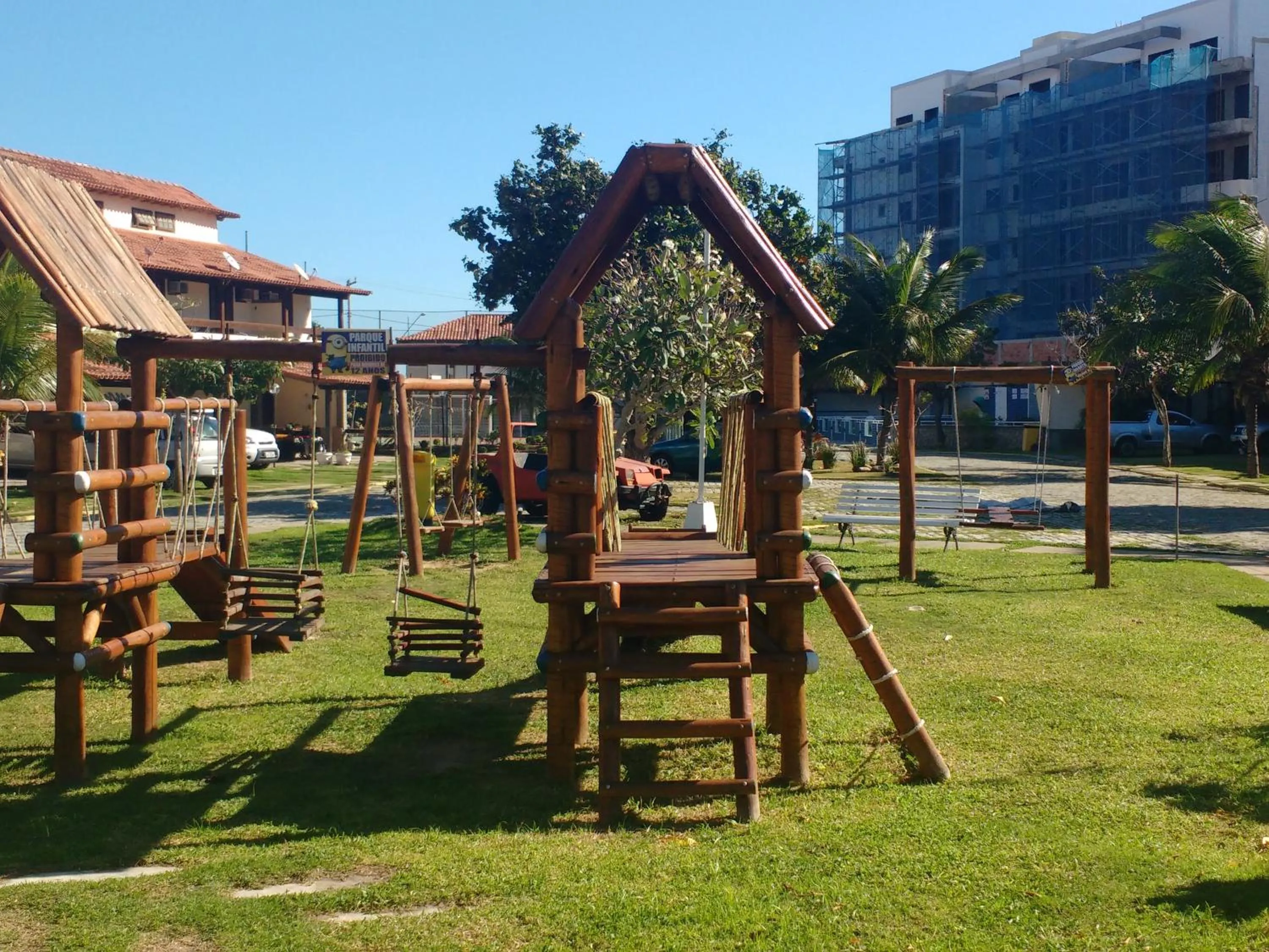 Children play ground in Casa 4 quartos Condomínio em Frente a Praia Grande