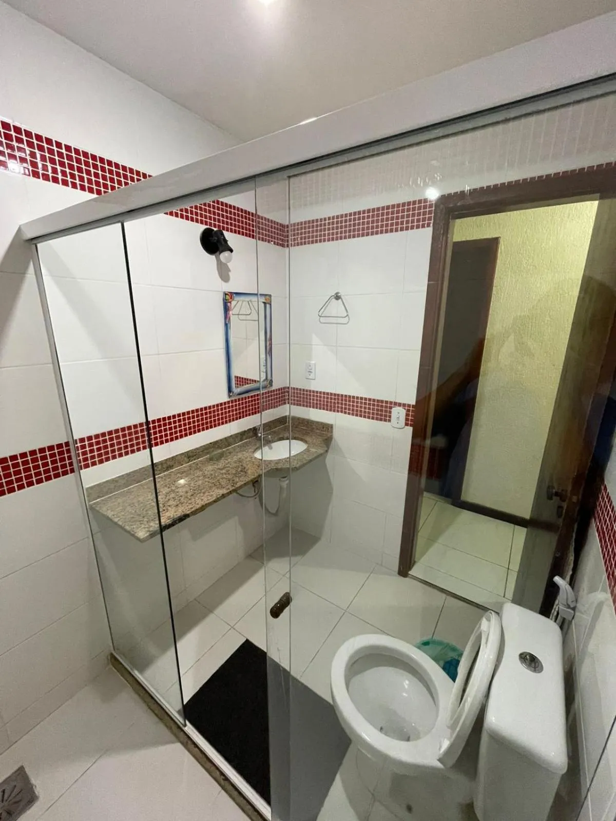 Bathroom in Casa 4 quartos Condomínio em Frente a Praia Grande