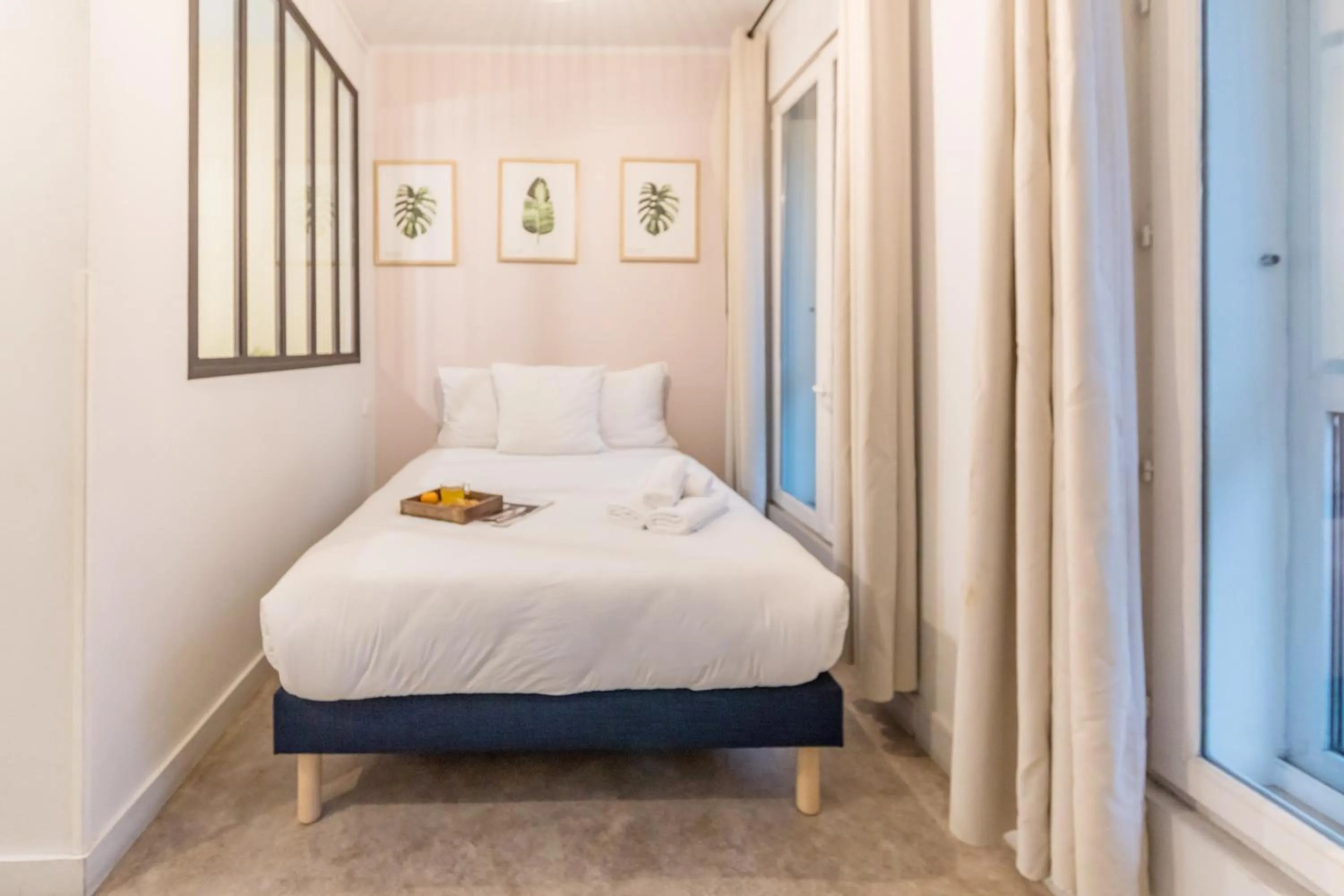 Photo of the whole room, Bed in WS Hôtel de Ville - Le Marais