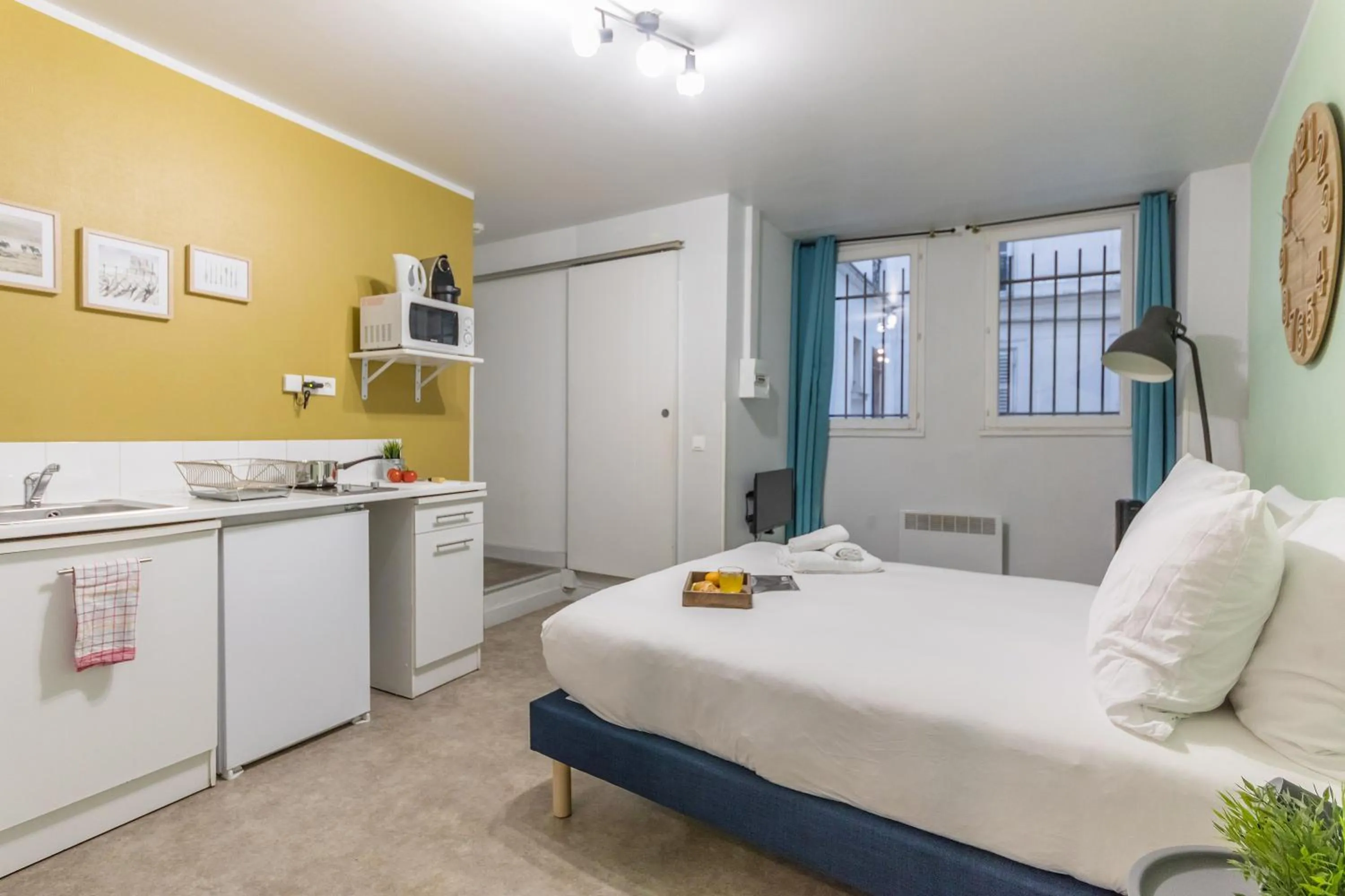 Photo of the whole room, Bed in WS Hôtel de Ville - Le Marais