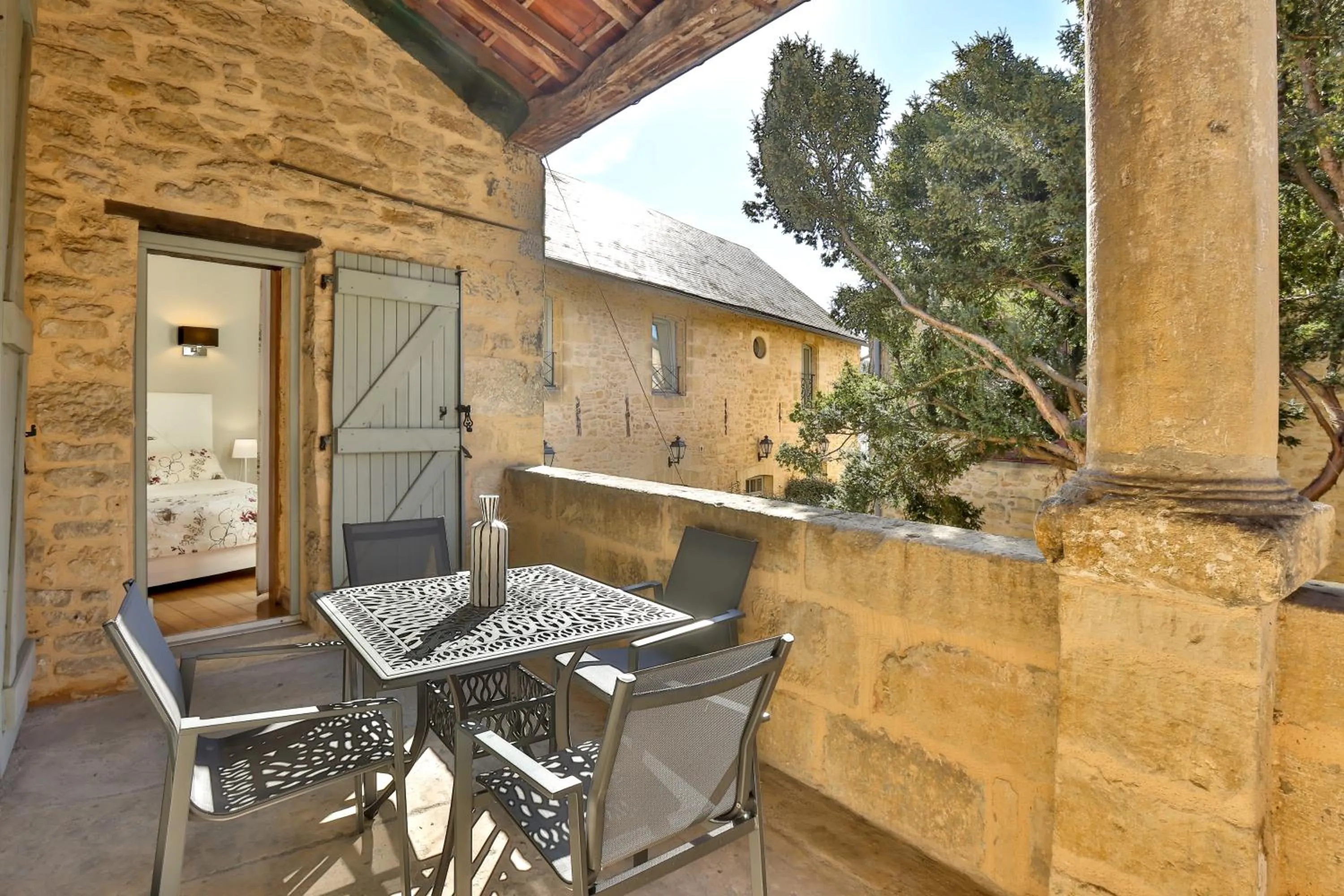 Patio in La Villa des Consuls - Gîte de tourisme de charme