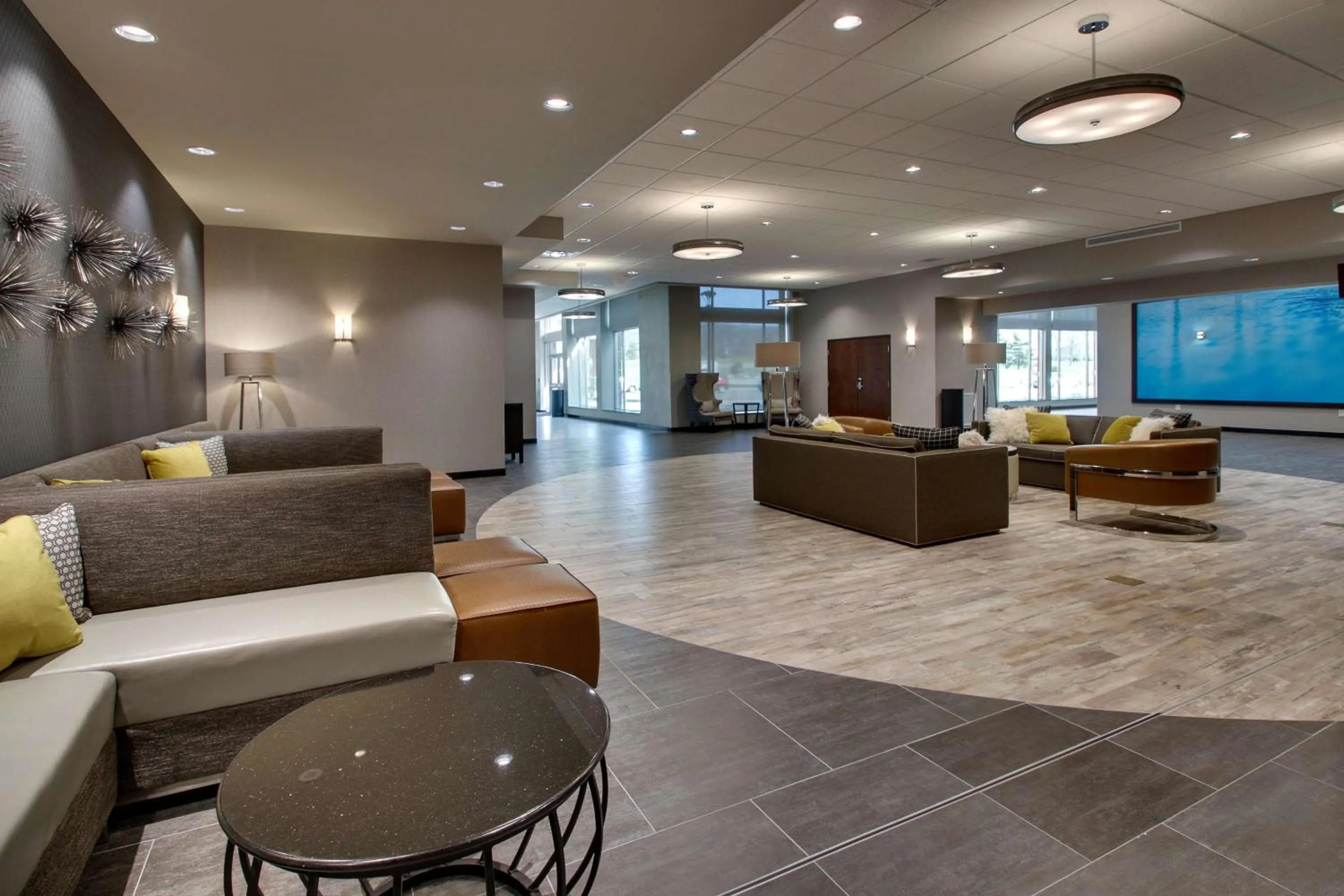 Lobby or reception in Drury Plaza Hotel Cape Girardeau Conference Center