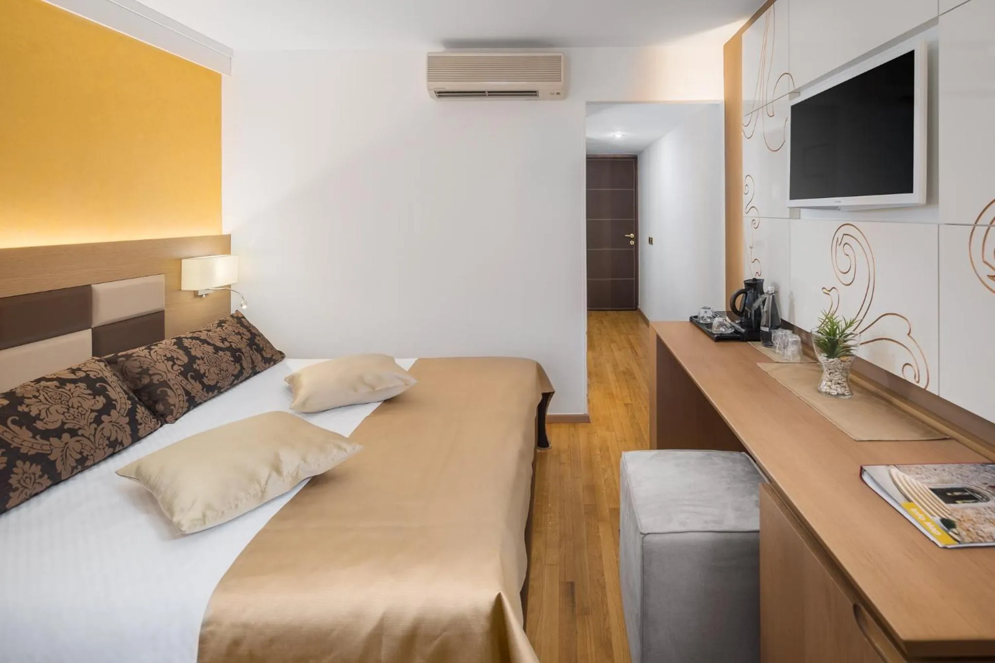 Photo of the whole room, Bed in Hotel Cittar