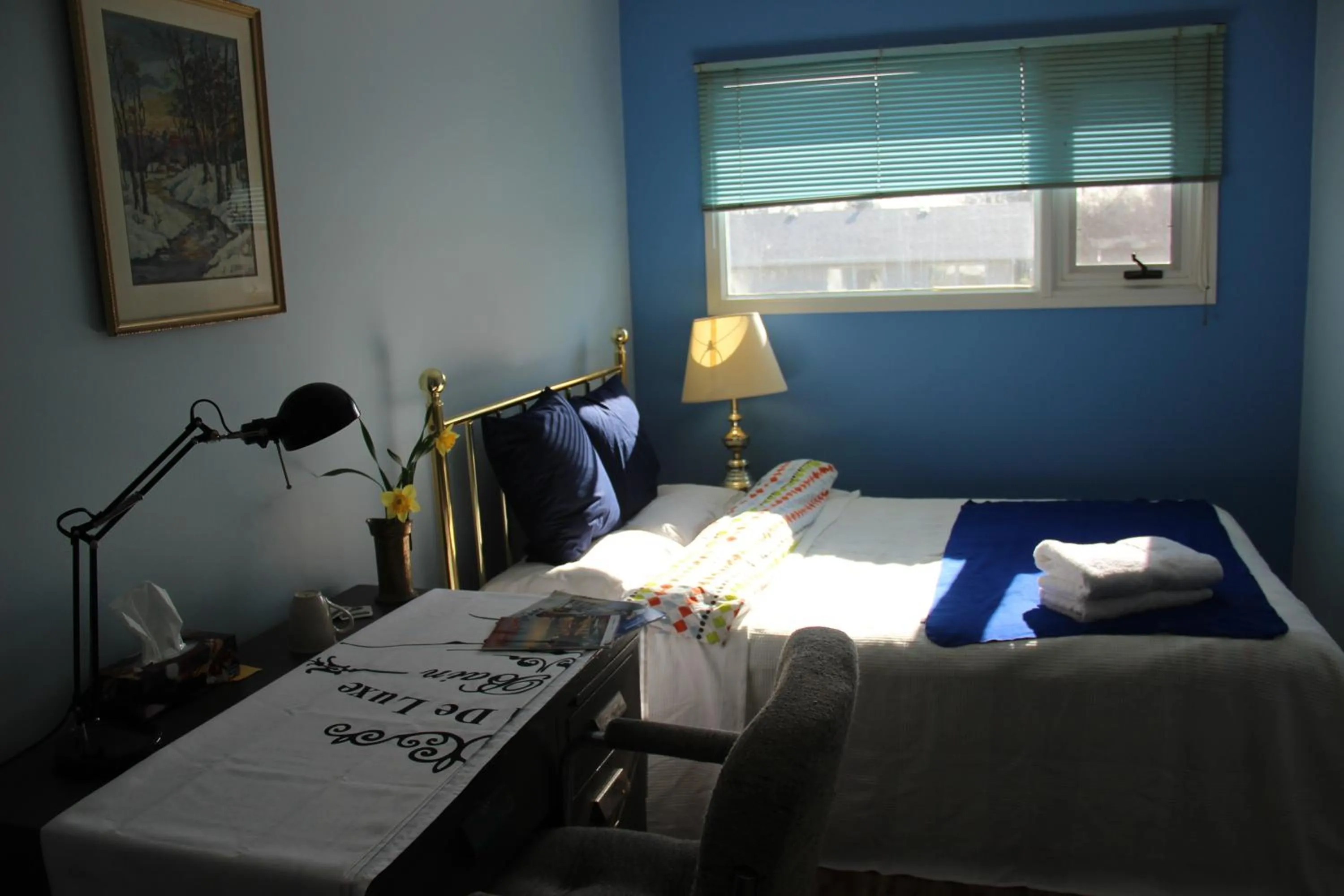 Photo of the whole room, Bed in Winnipeg Homestay