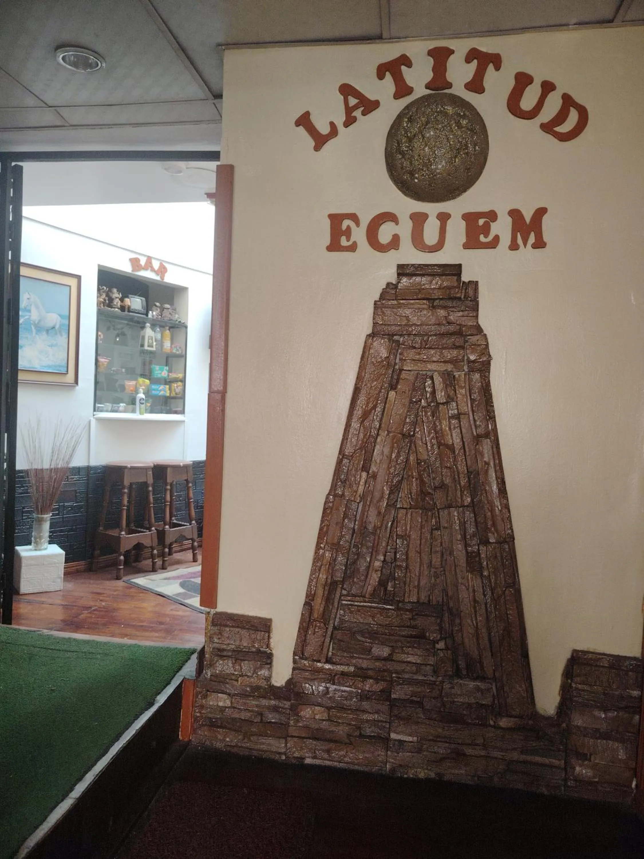 Hostal Latitud Ecuem