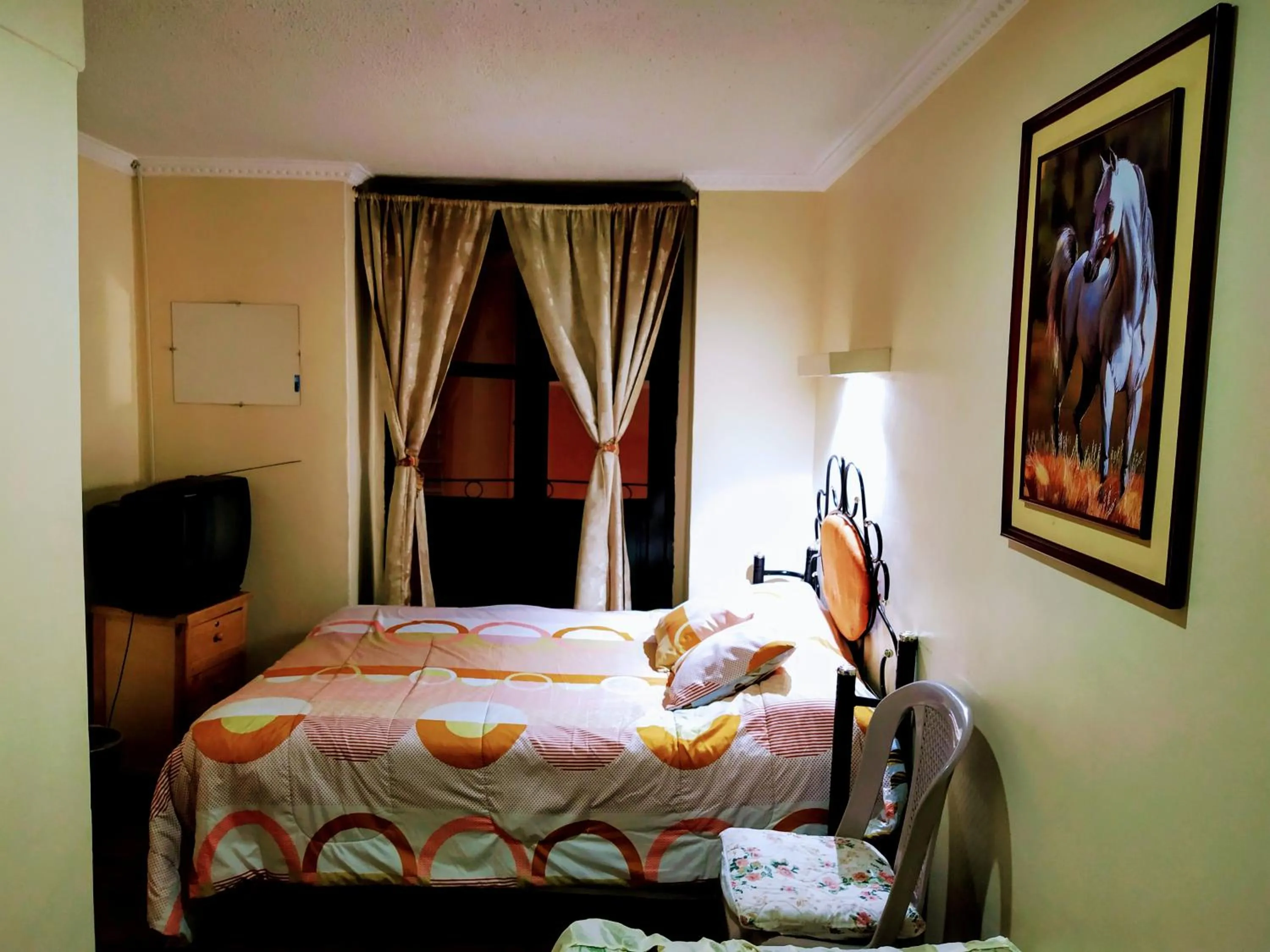 Twin Room in Hostal Latitud Ecuem
