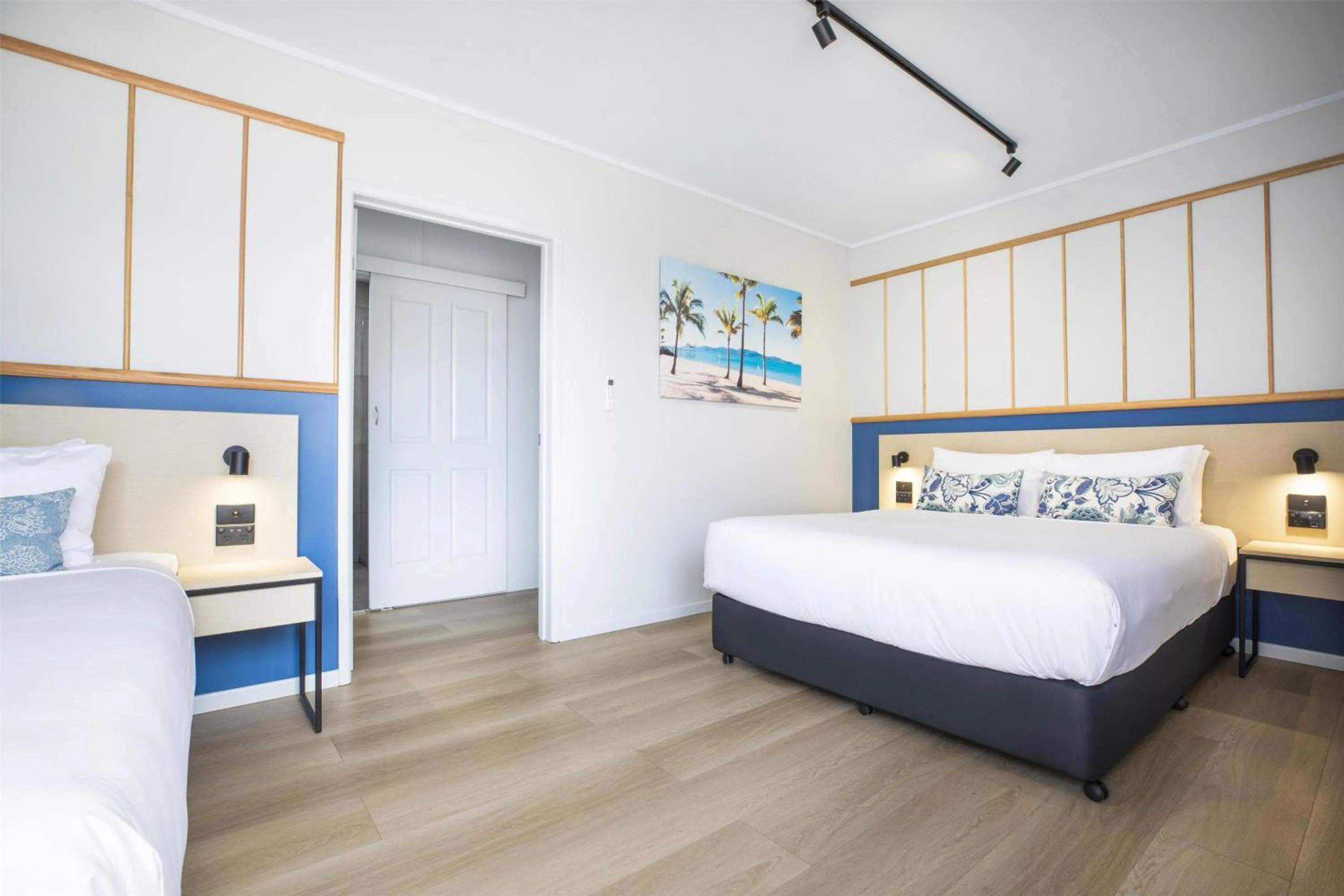 Bedroom, Bed in Nightcap at Queens Beach Hotel