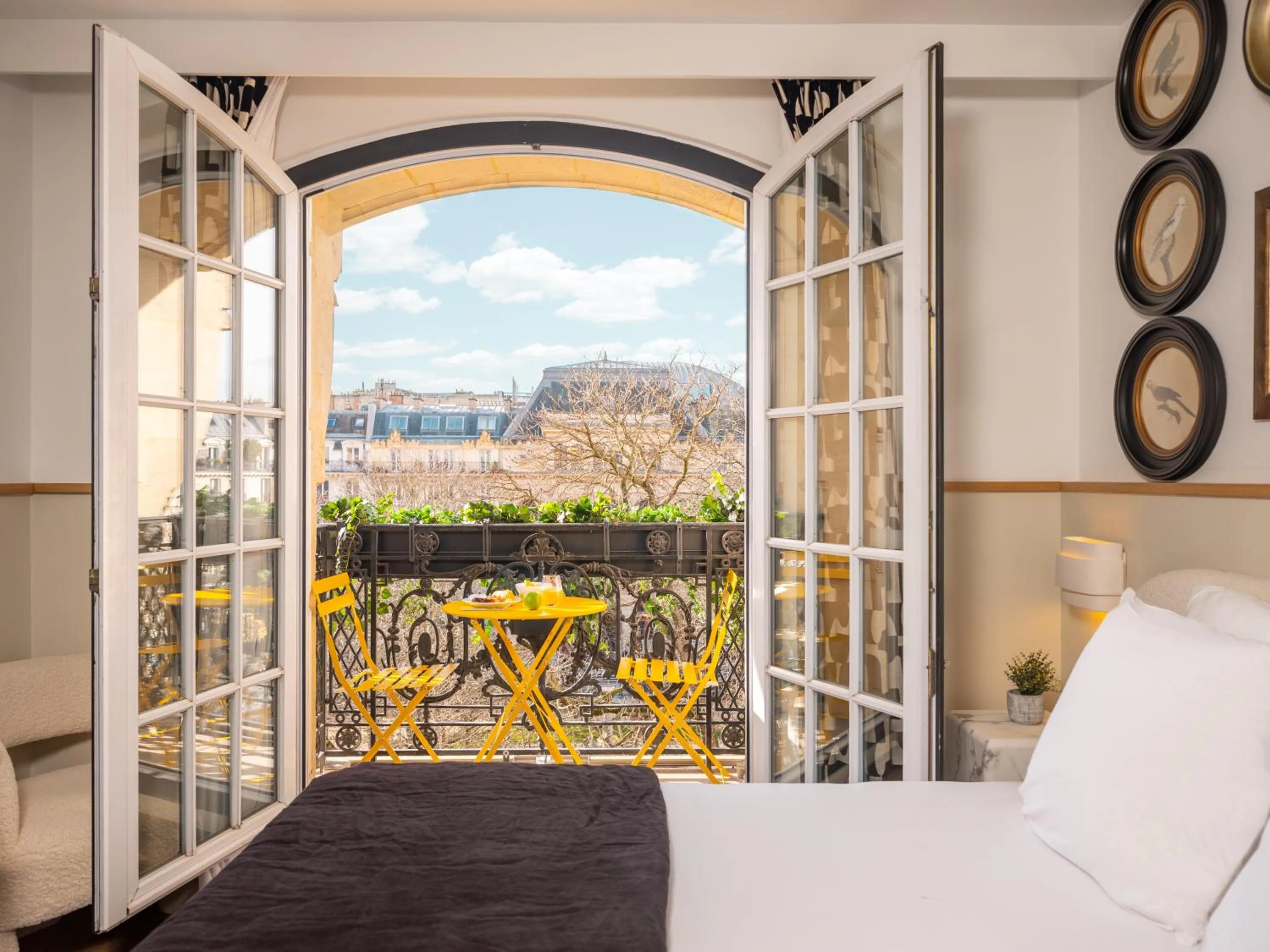 Balcony/Terrace, Bed in Solly Hôtel Paris
