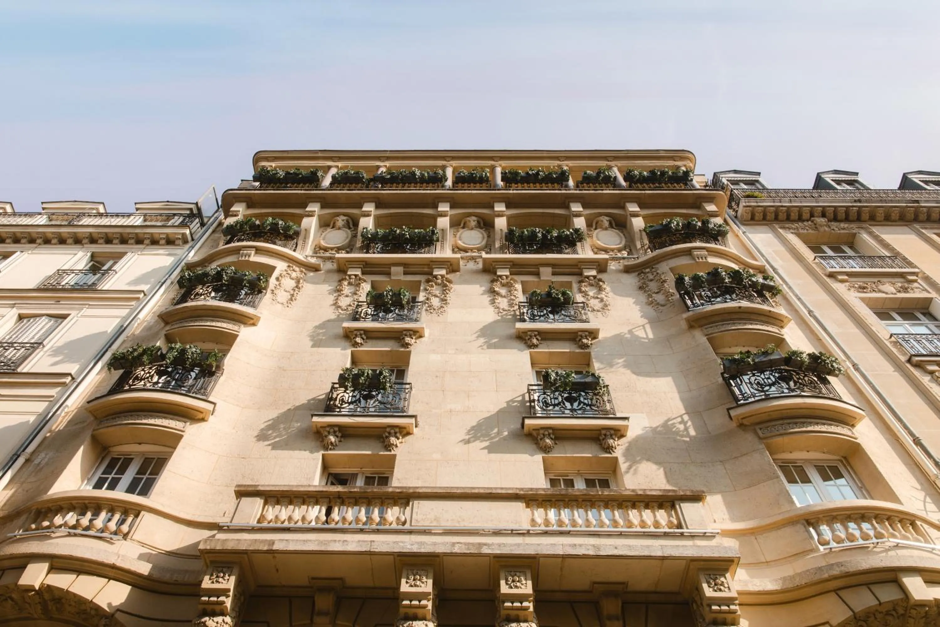 Property building in Solly Hôtel Paris