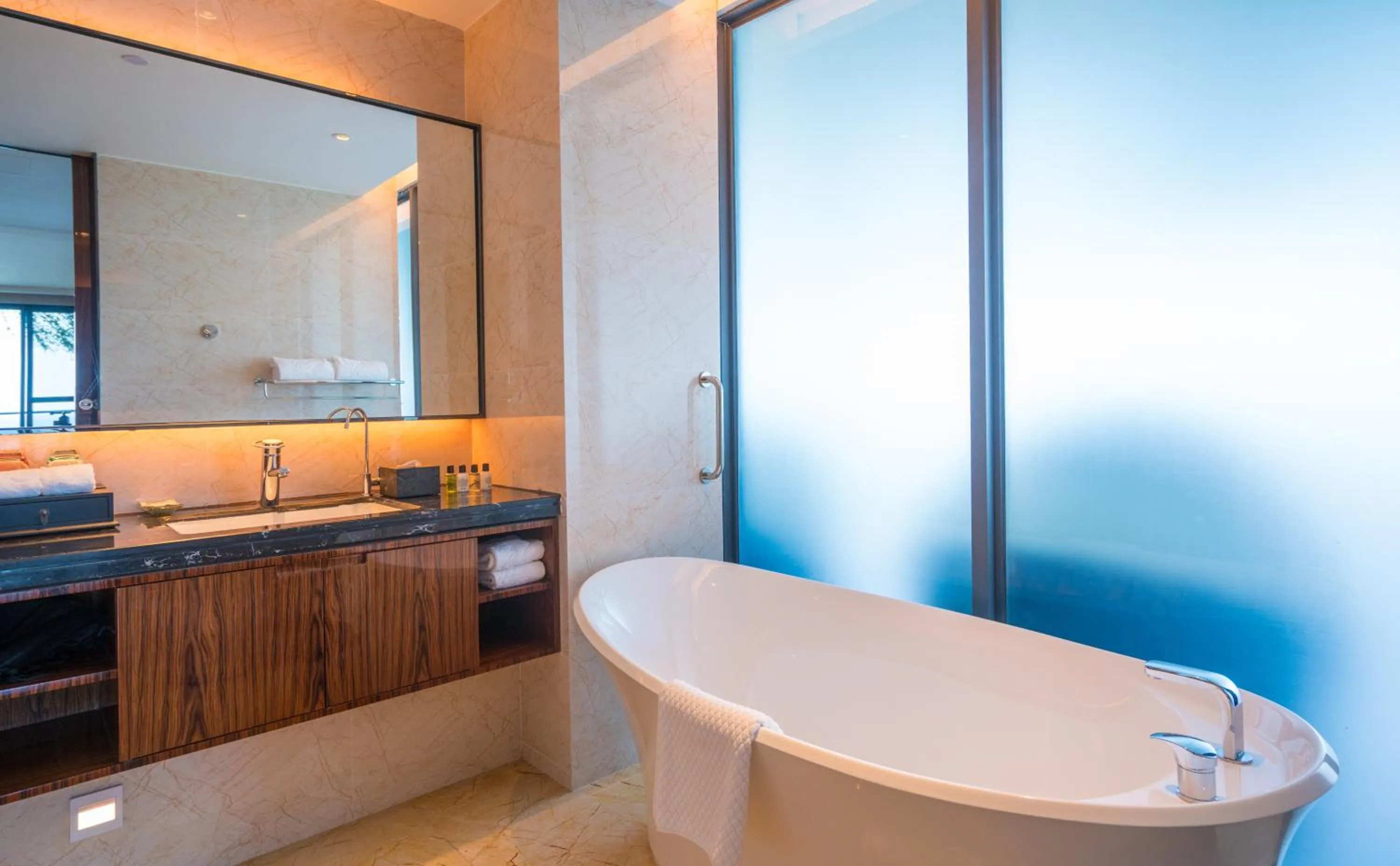 Bathroom in Forest City Marina Hotel