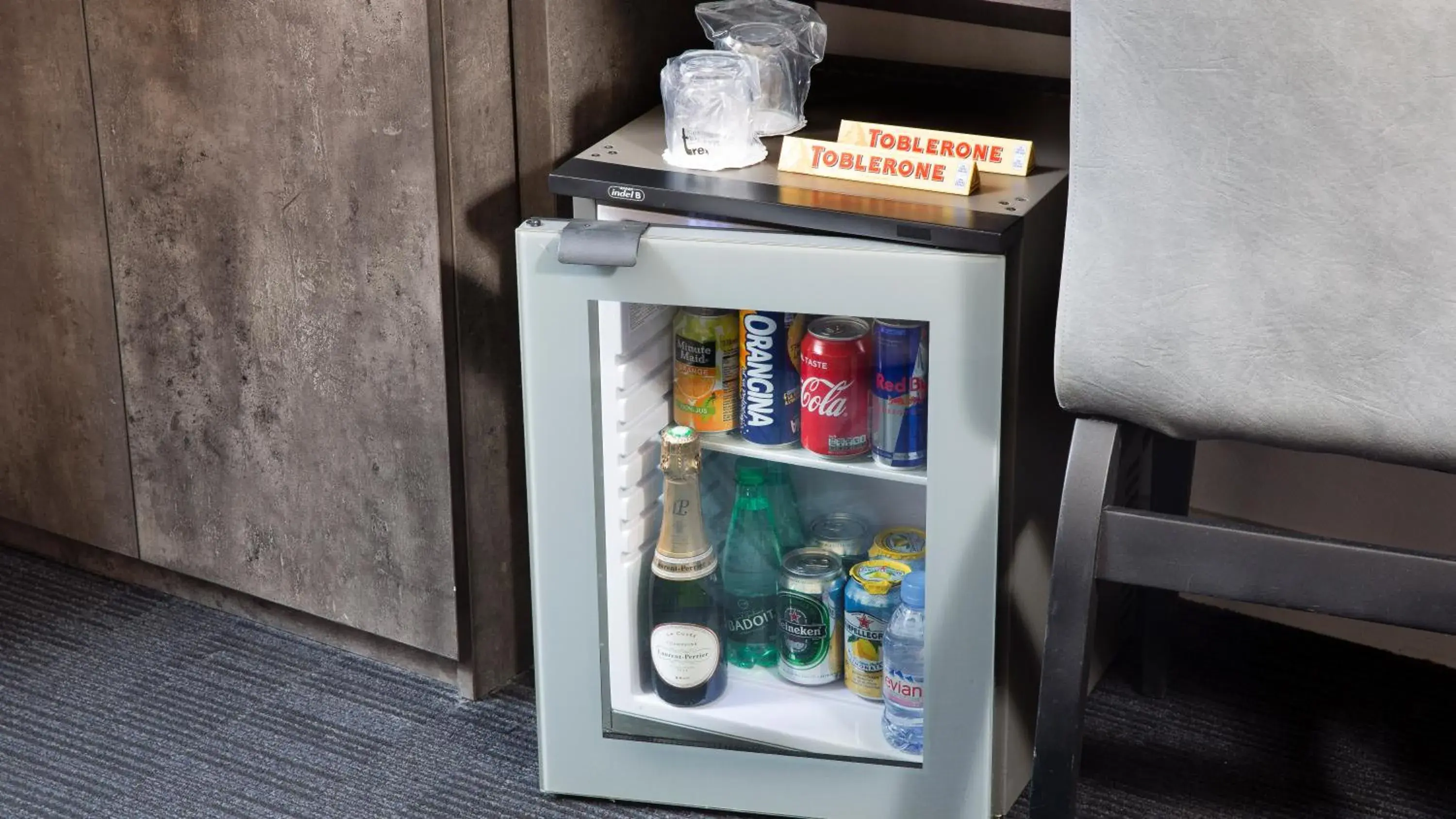 Photo of the whole room in Hôtel du Plat d'Etain Photo of the whole room in Hôtel du Plat d'Etain