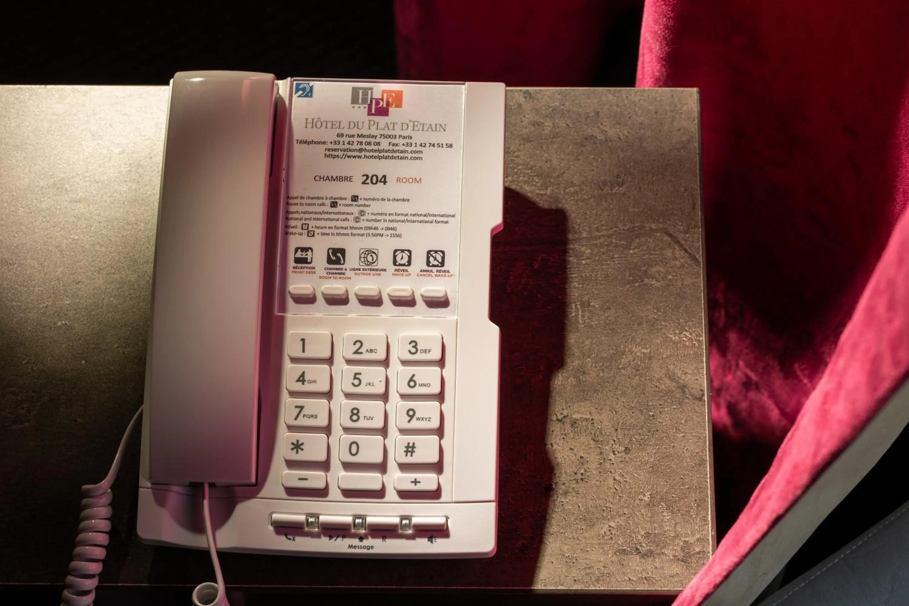 TV and multimedia in Hôtel du Plat d'Etain