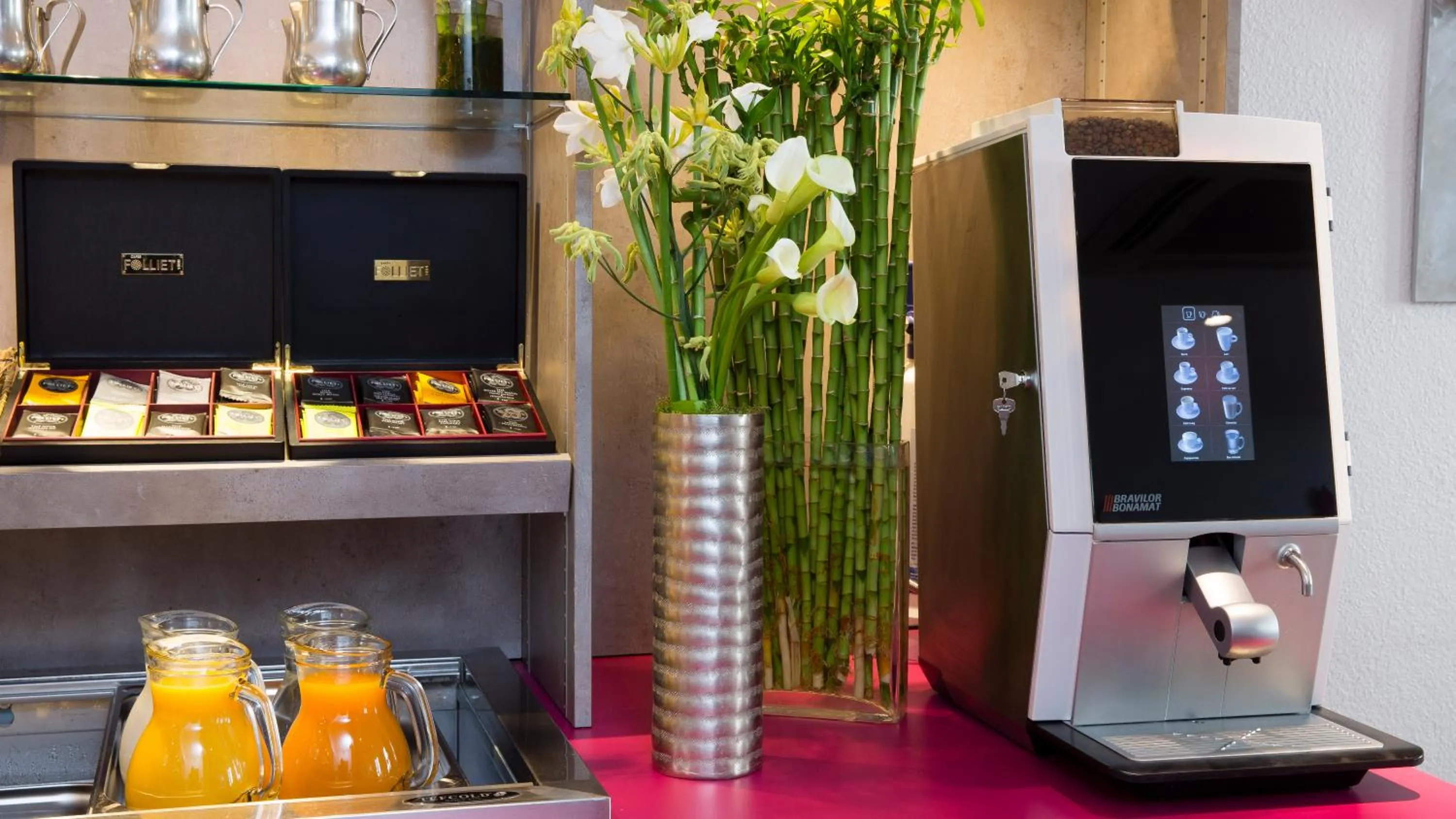 Dining area in Hôtel du Plat d'Etain