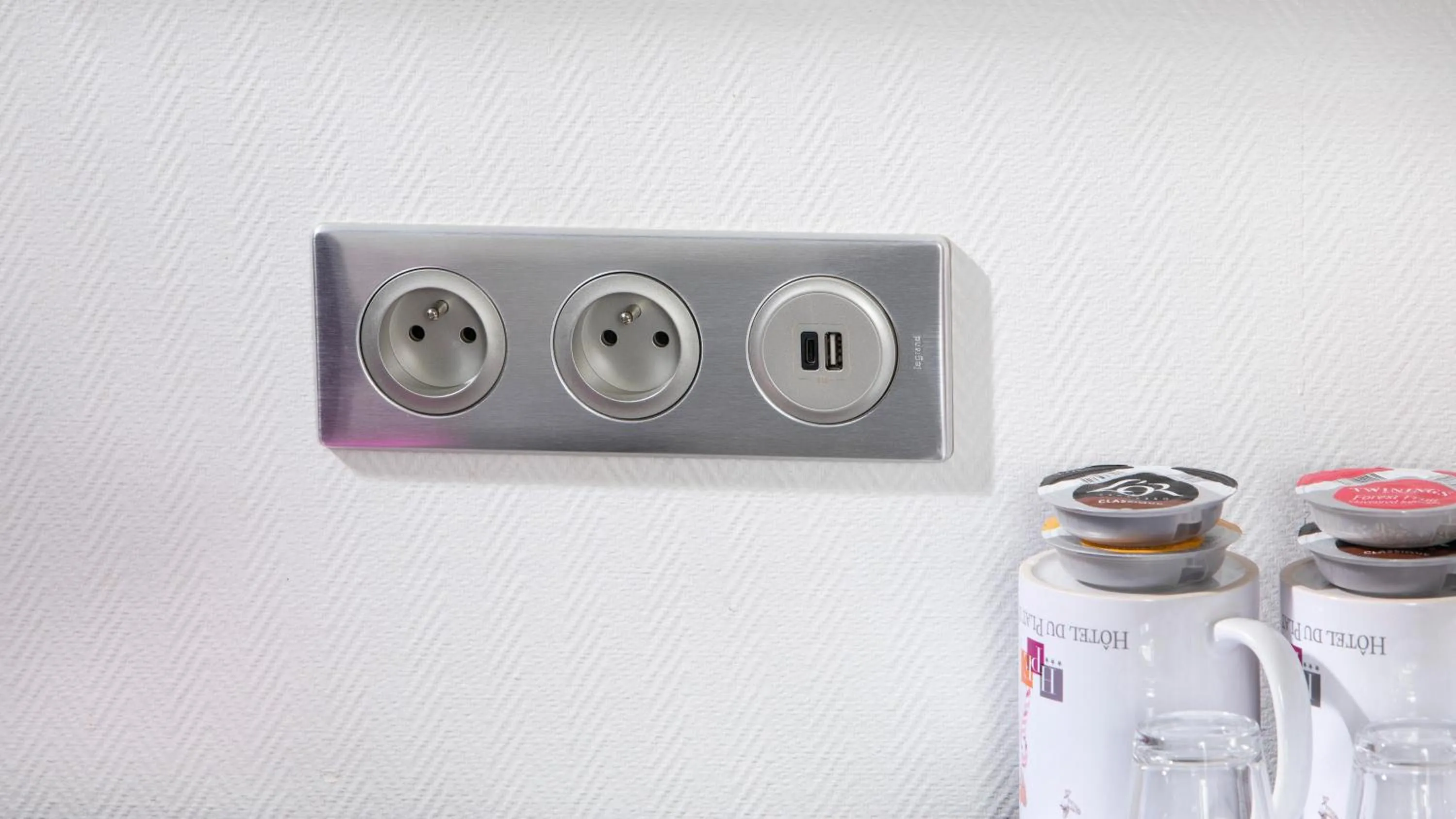 TV and multimedia in Hôtel du Plat d'Etain