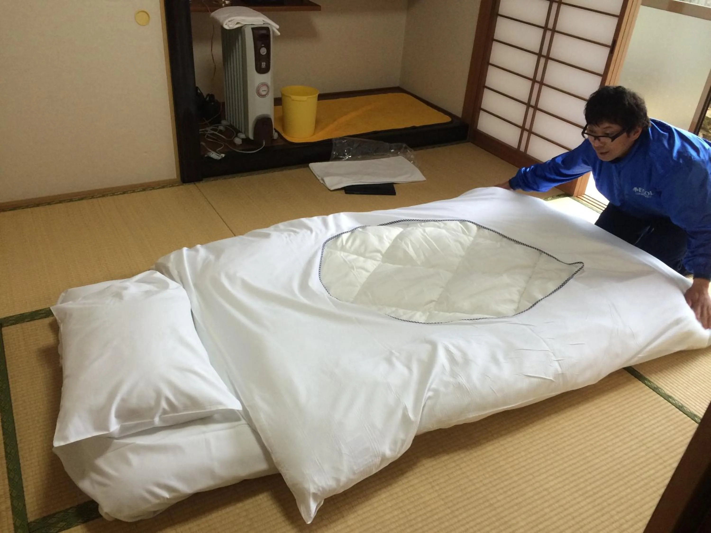 Bed in Wholeearth Ryokan Hiroshima