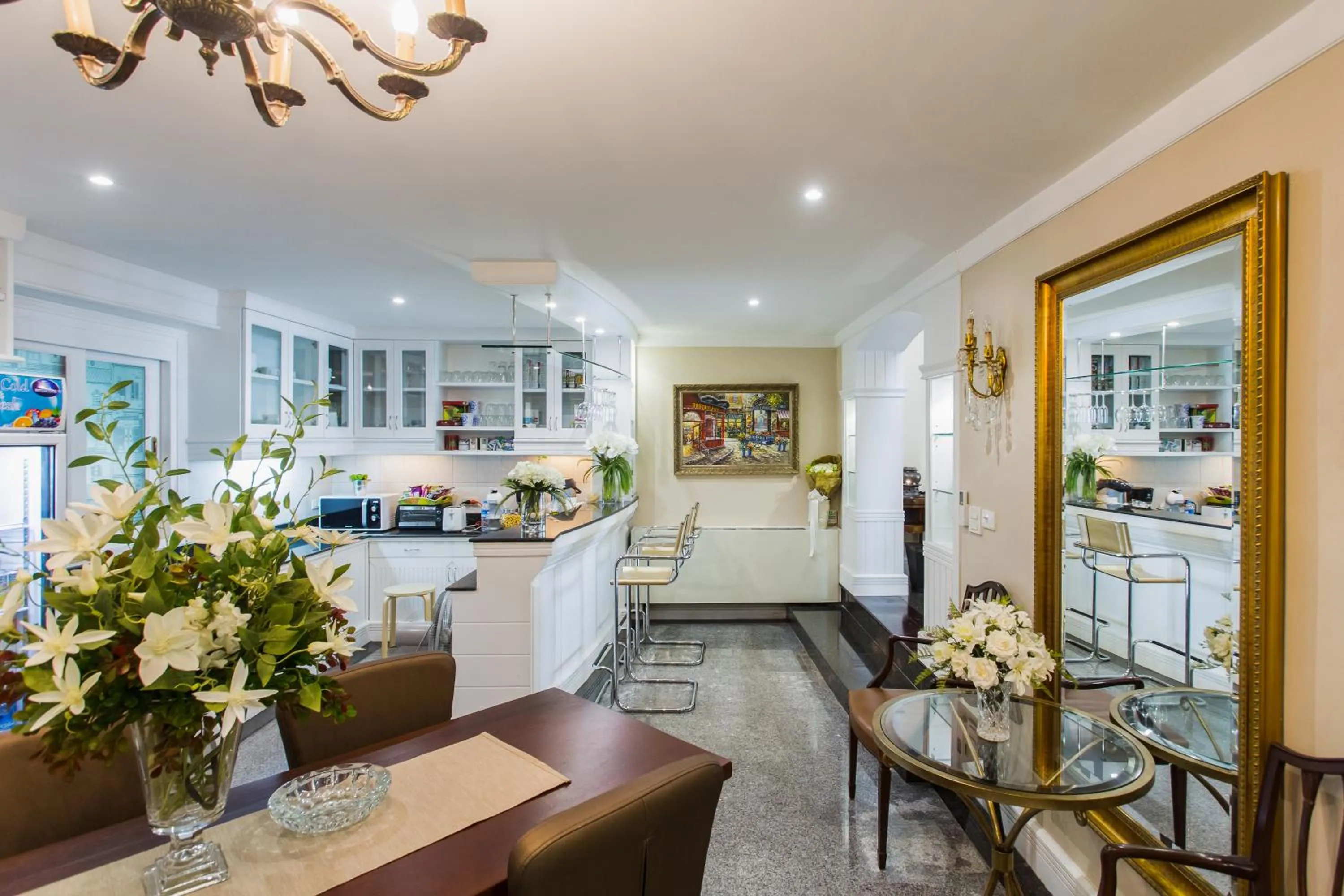 Restaurant/places to eat in The Lek Aree