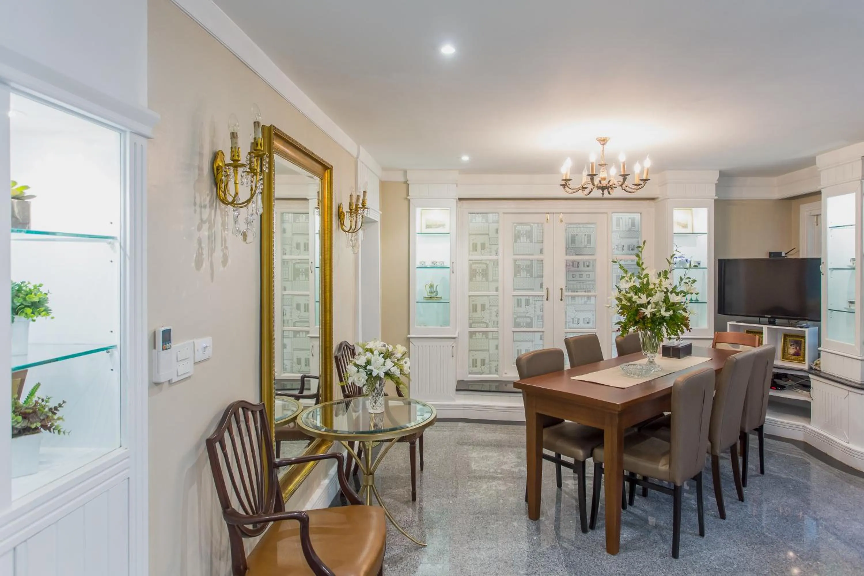 Property building in The Lek Aree